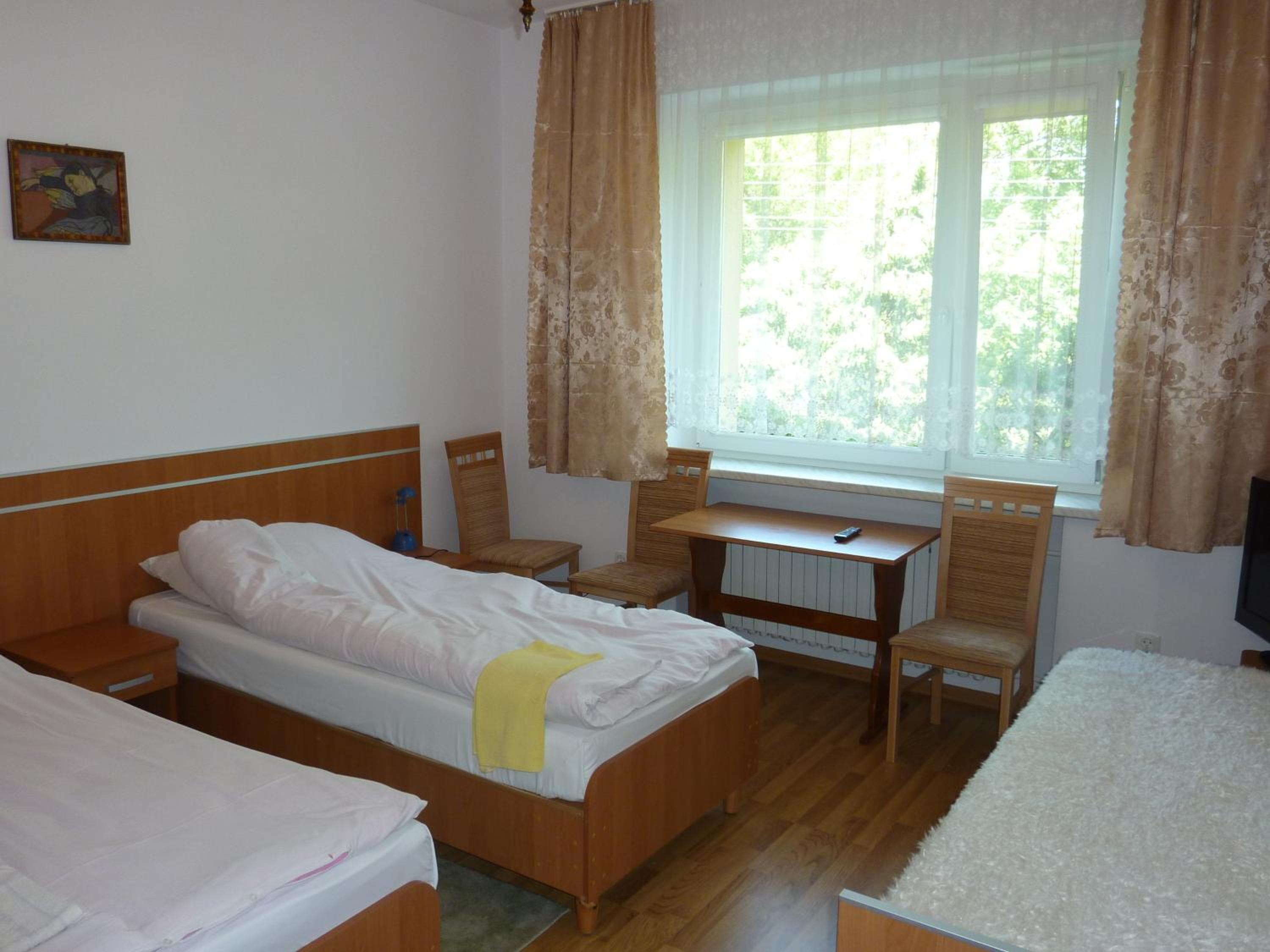 Twin Room - Photo 5