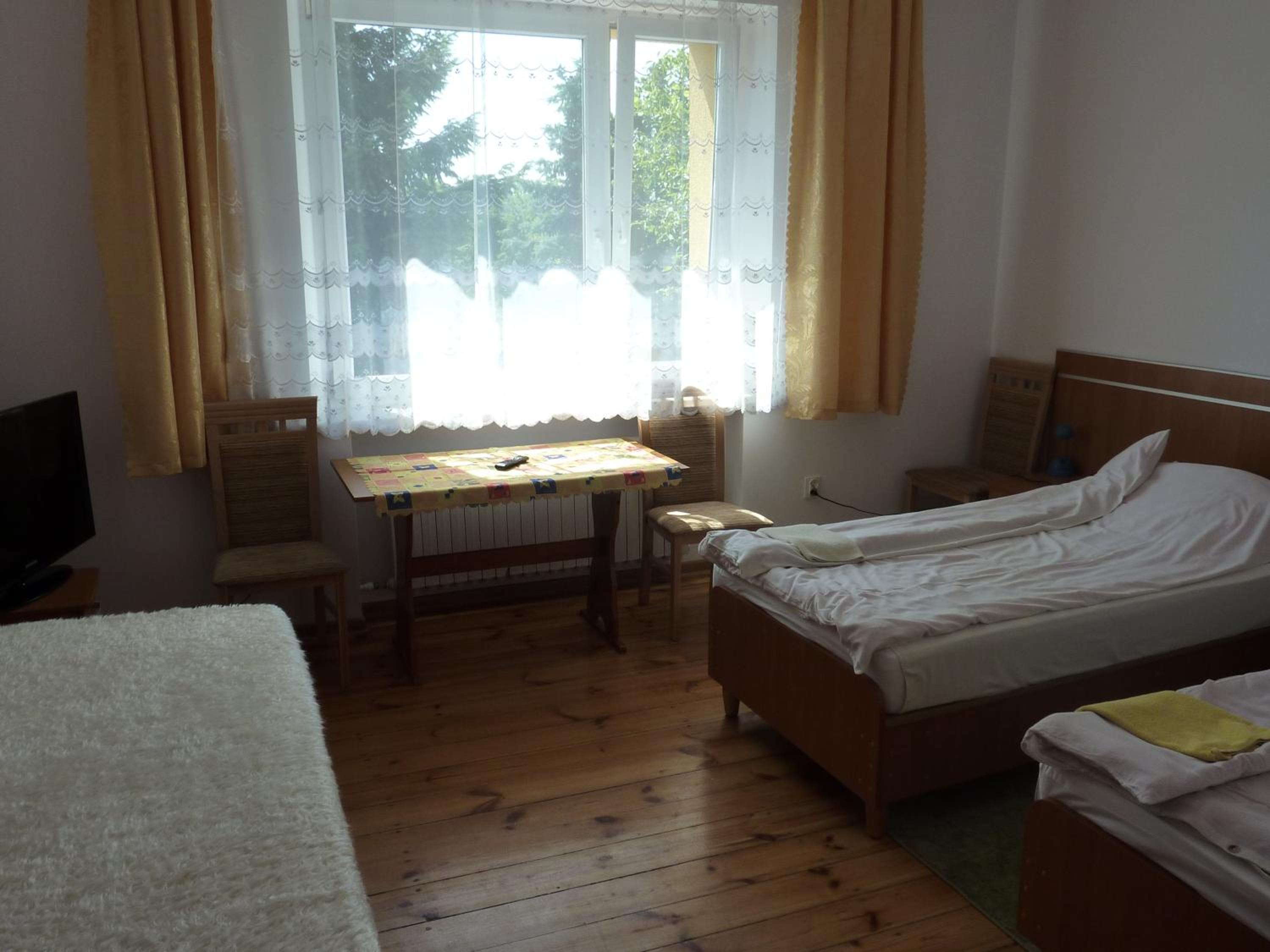 Twin Room - Photo 11