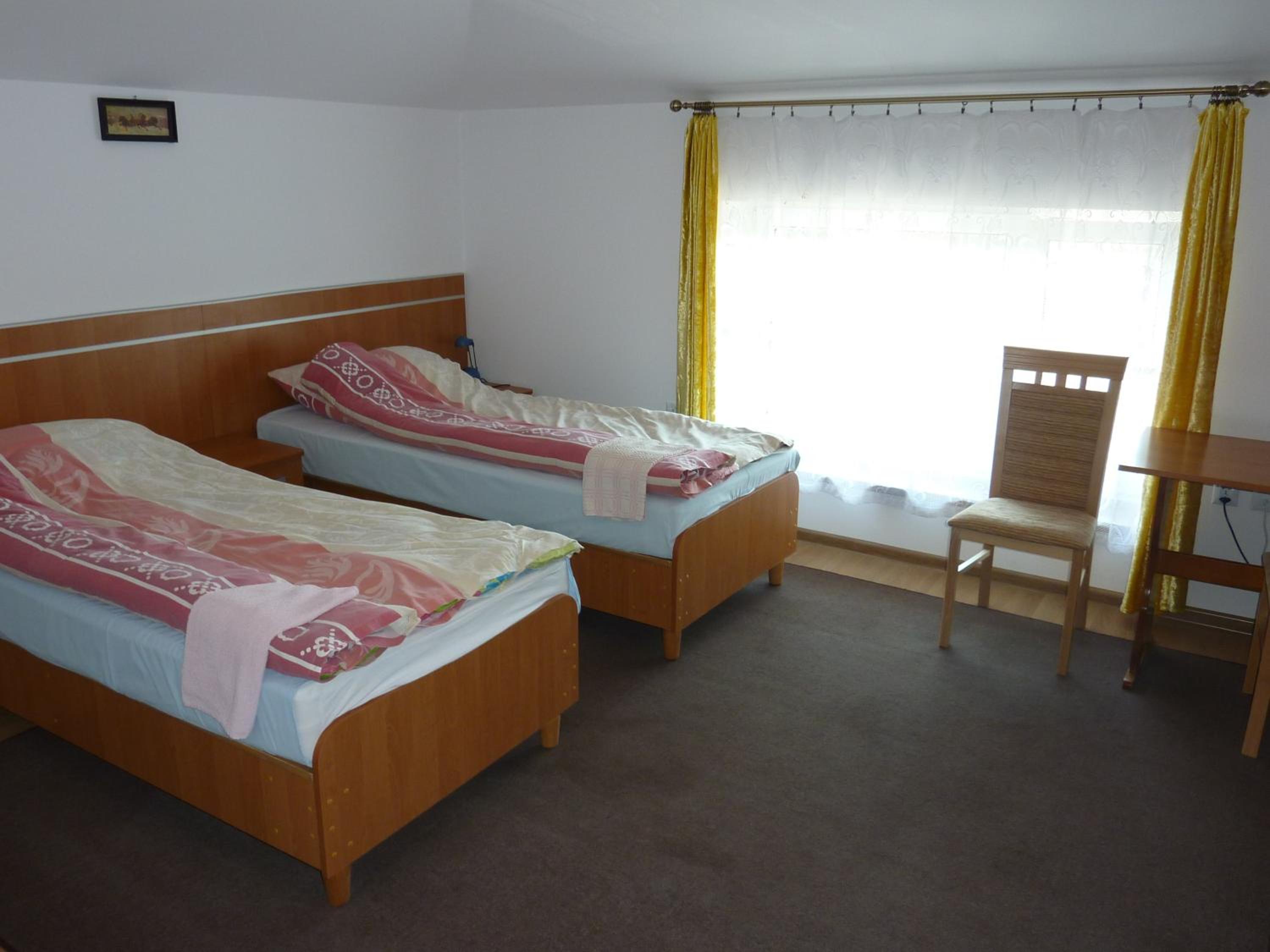 Twin Room - Photo 8