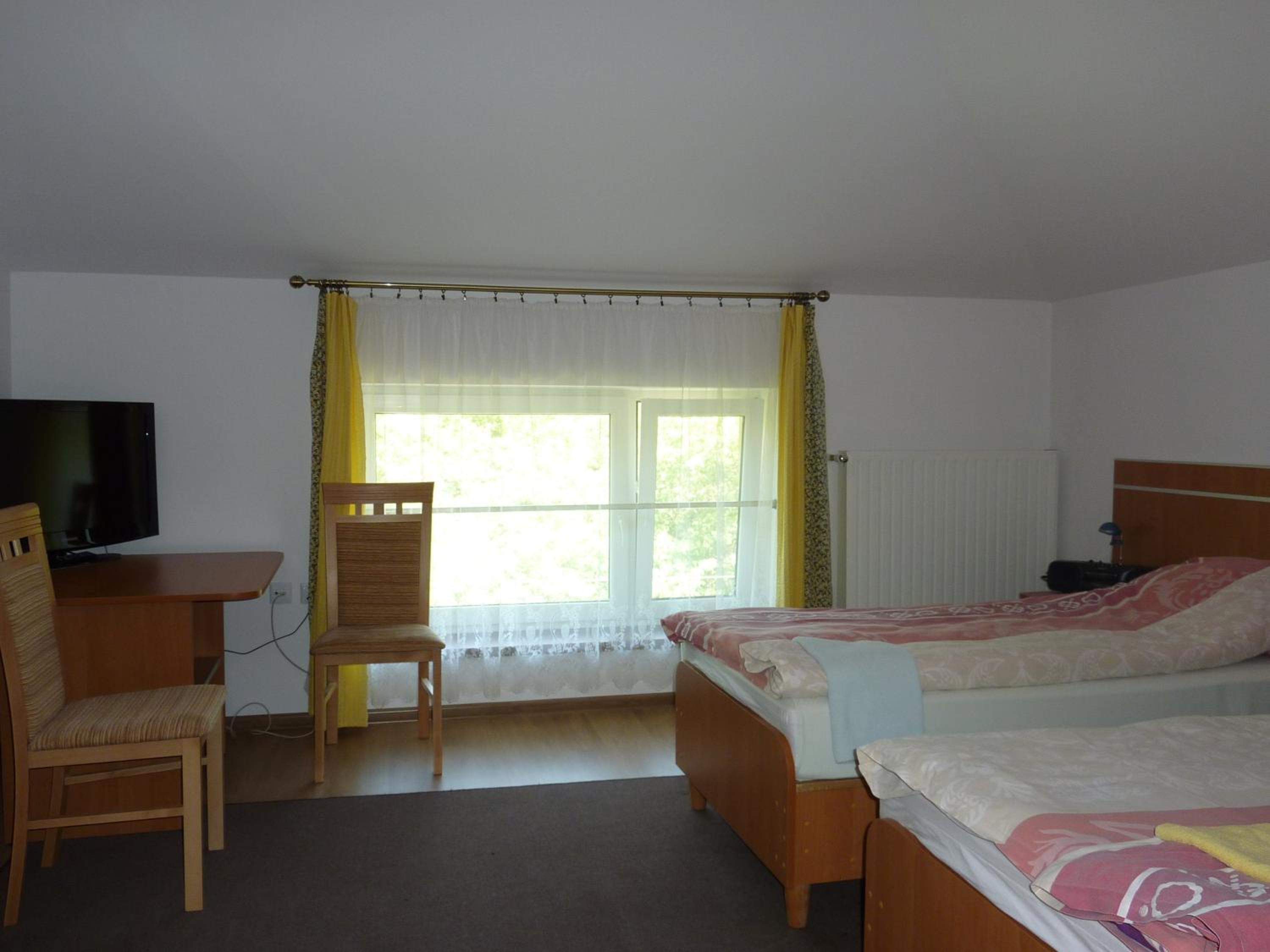 Twin Room - Photo 7