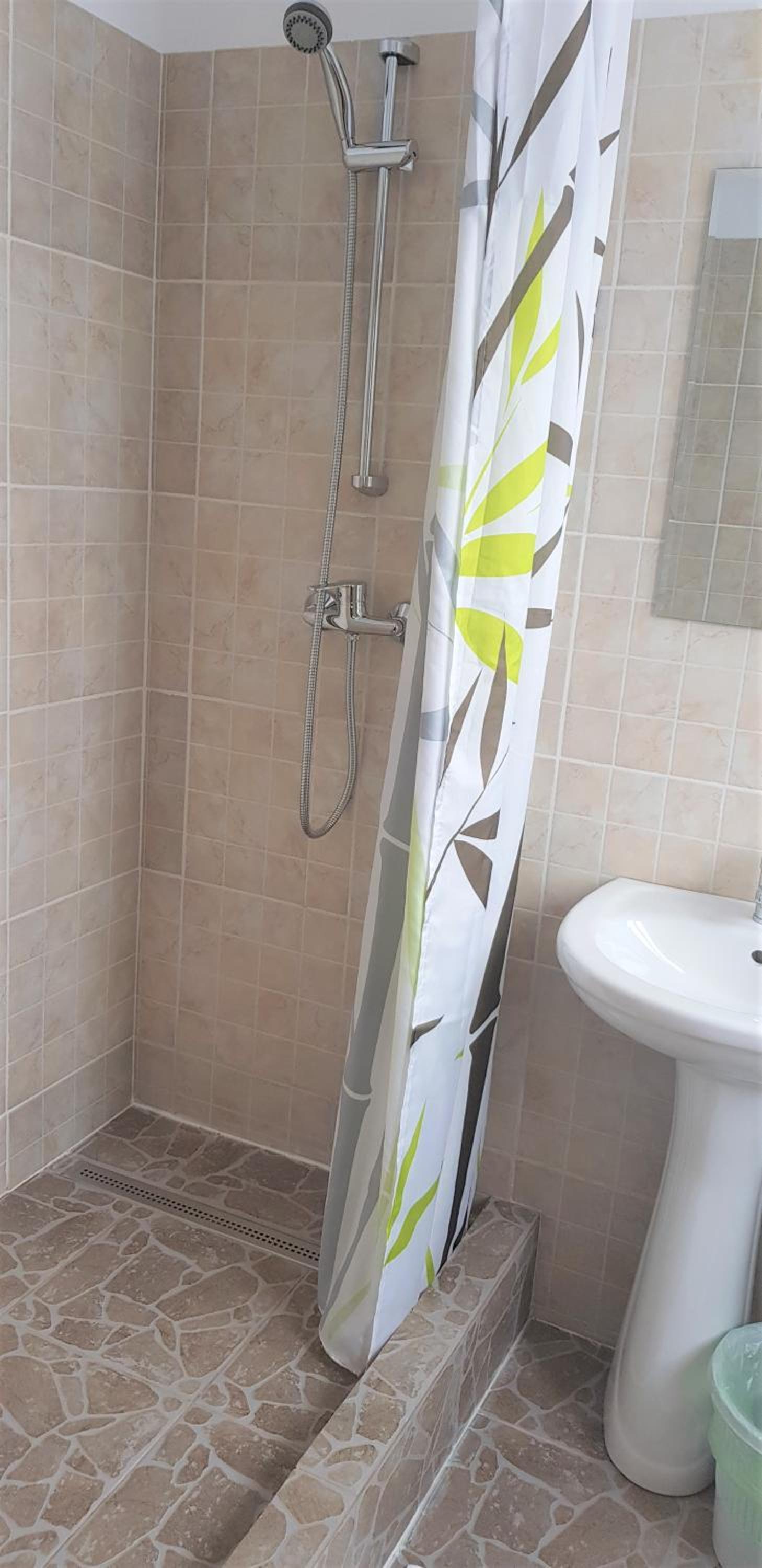 Double or Twin Room with Private Bathroom - Photo 11