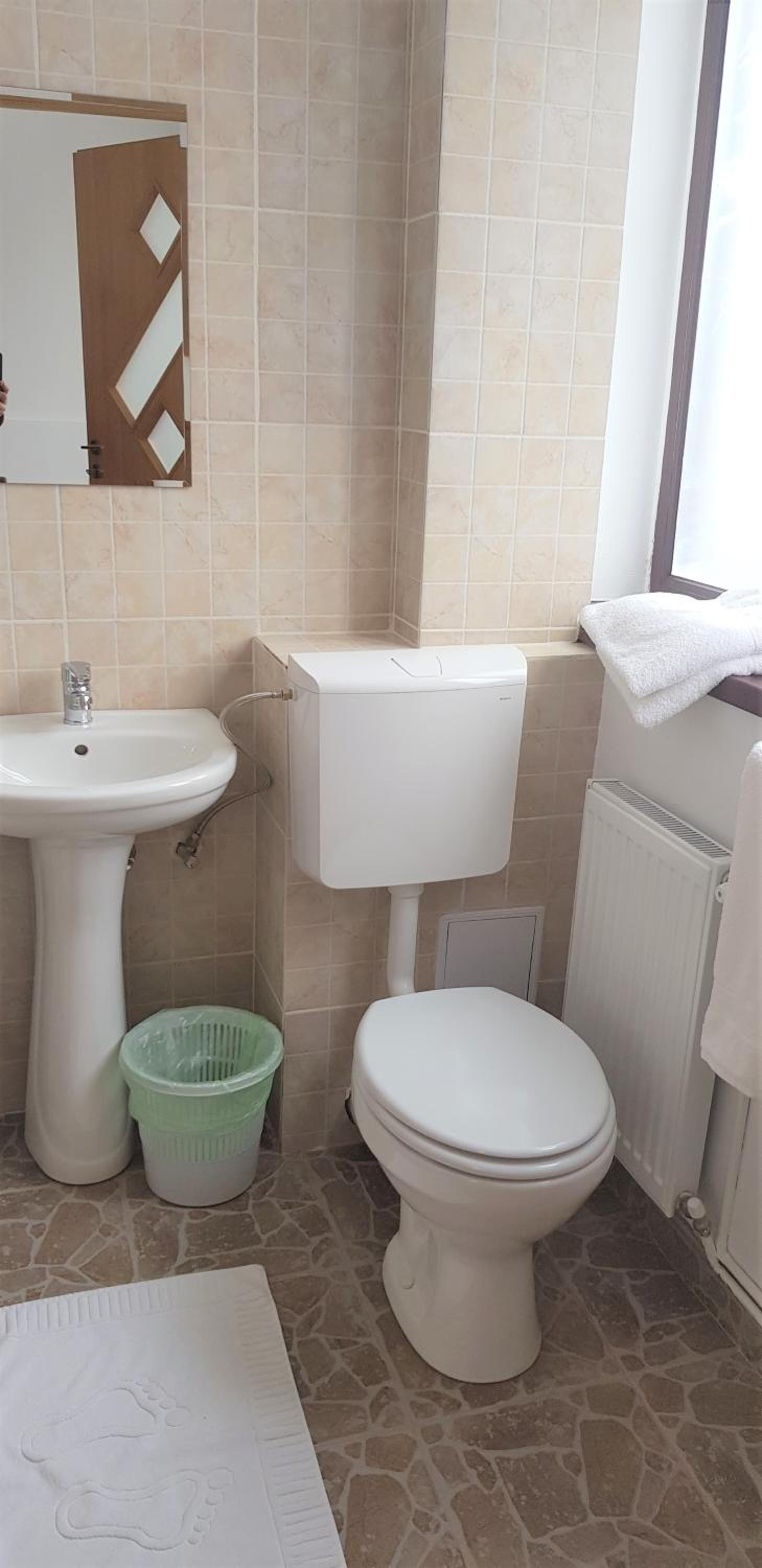 Double or Twin Room with Private Bathroom - Photo 12