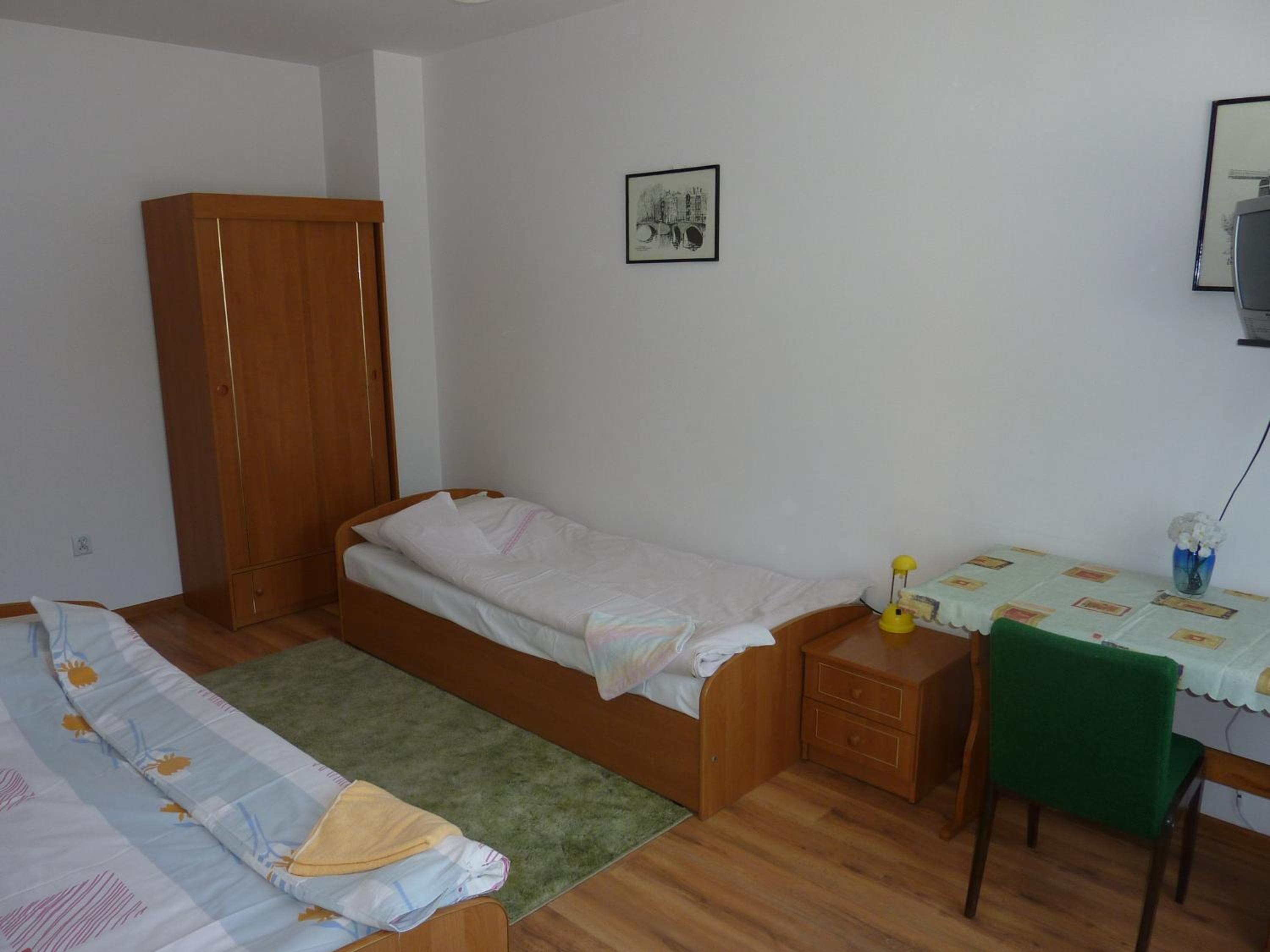 Twin Room - Photo 3