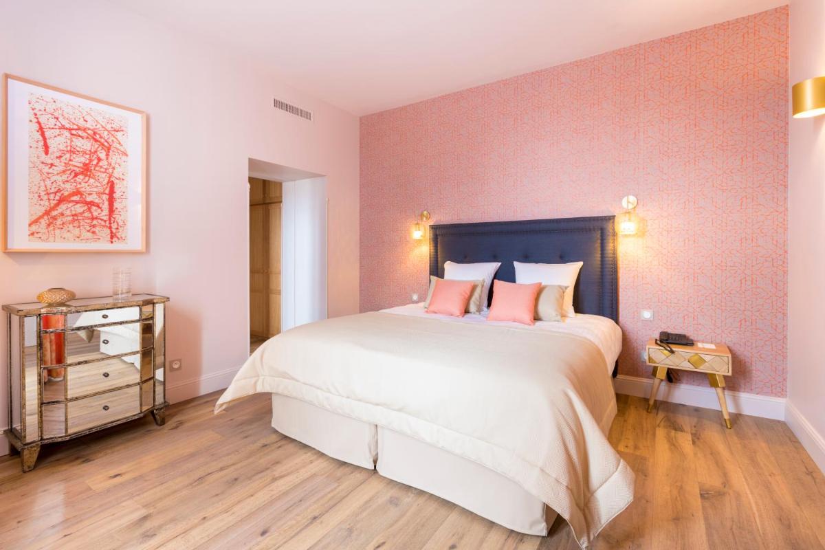 Deluxe Double Room with Balcony photo 2