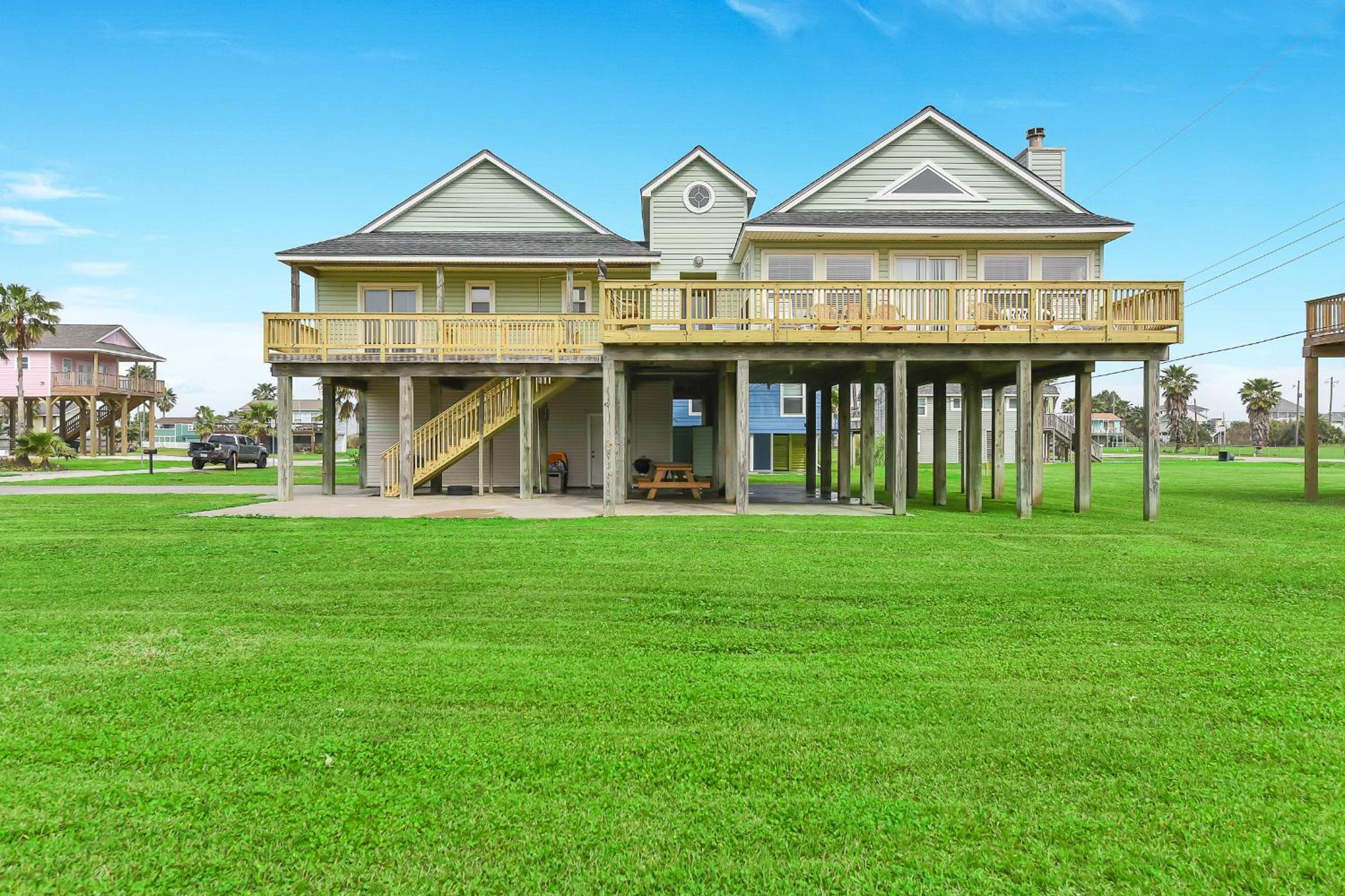 Three-Bedroom House - Photo 23