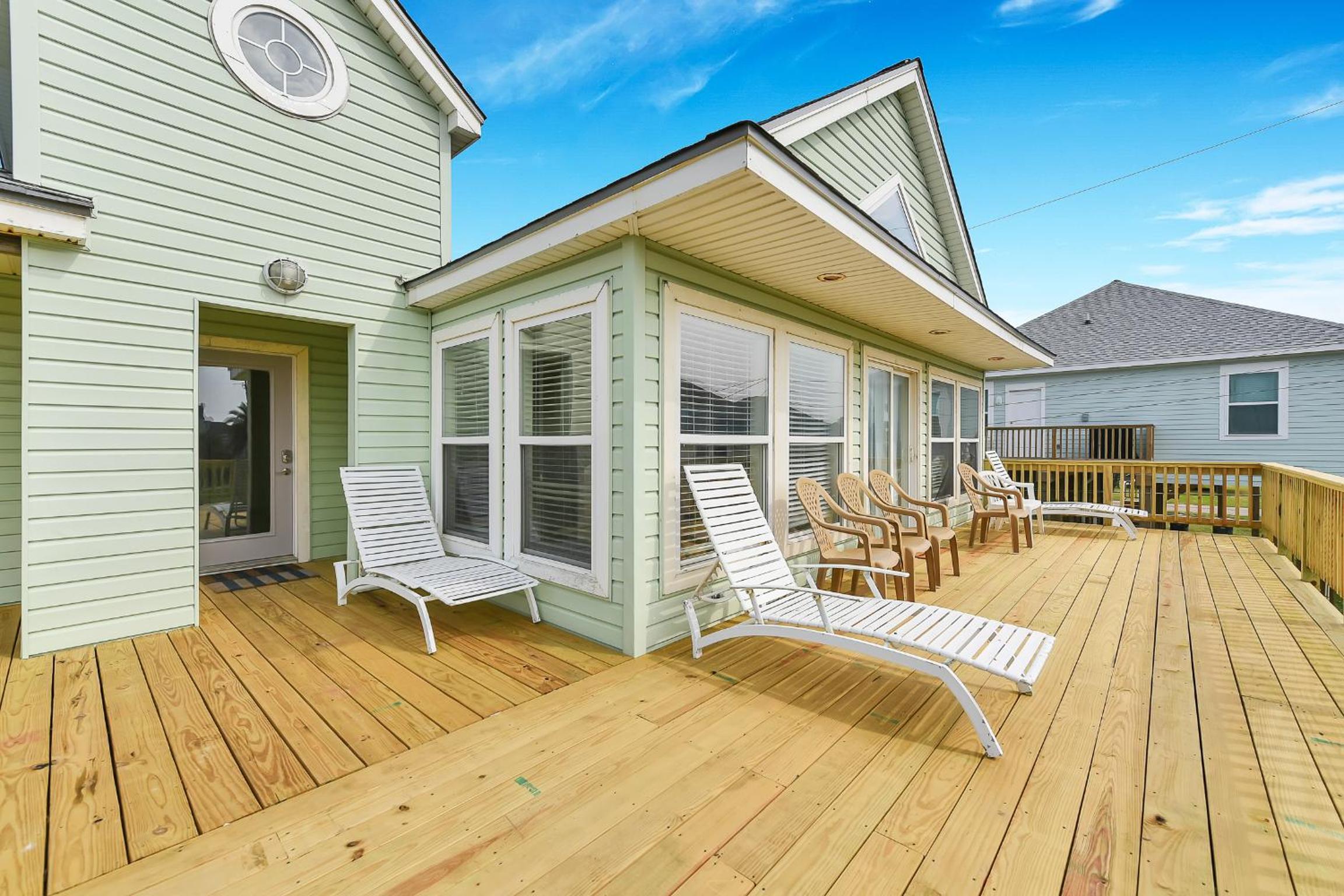 Three-Bedroom House - Photo 31
