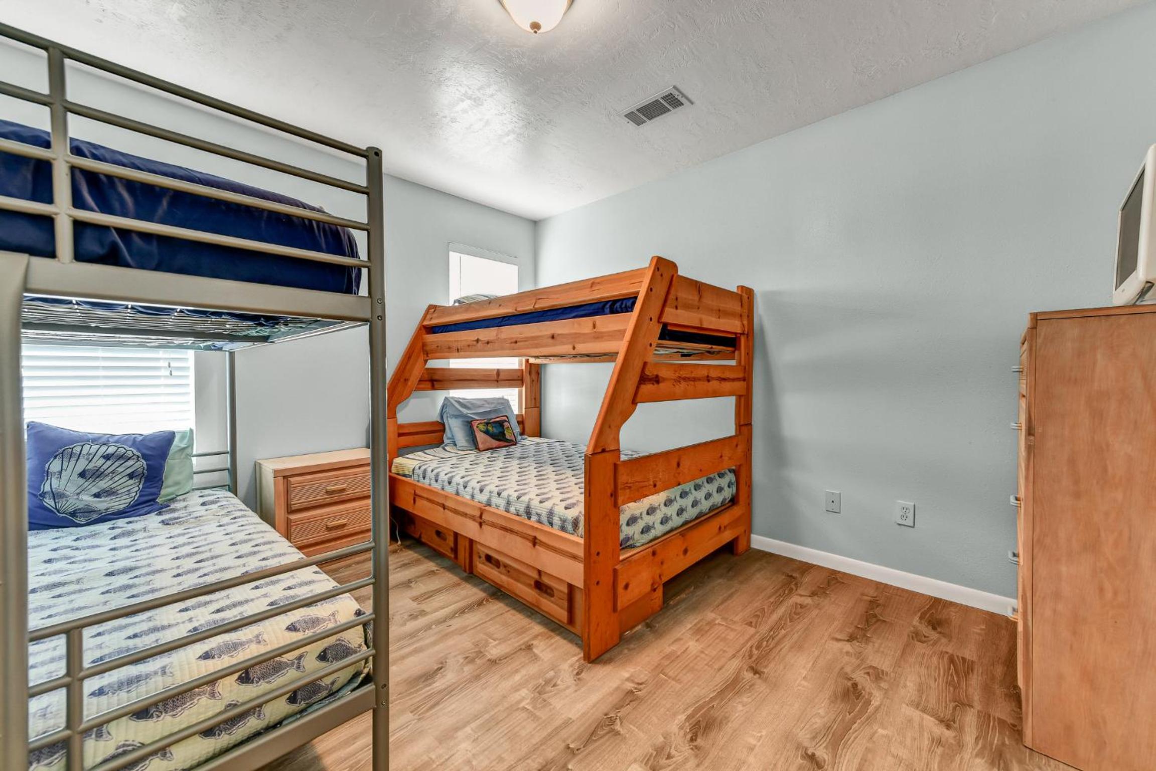 Three-Bedroom House - Photo 35