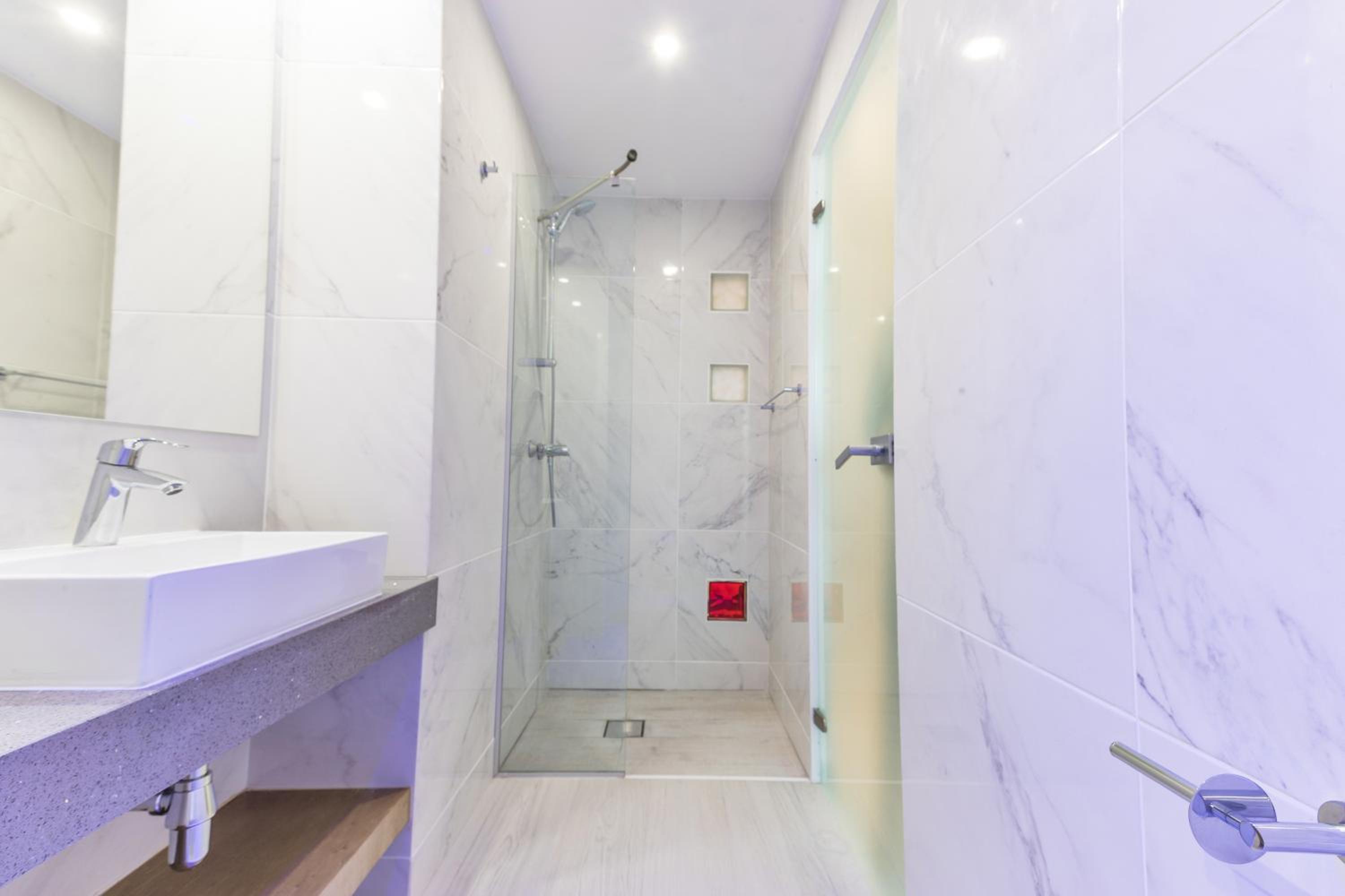 Superior Double or Twin Room with Side Sea View photo 2