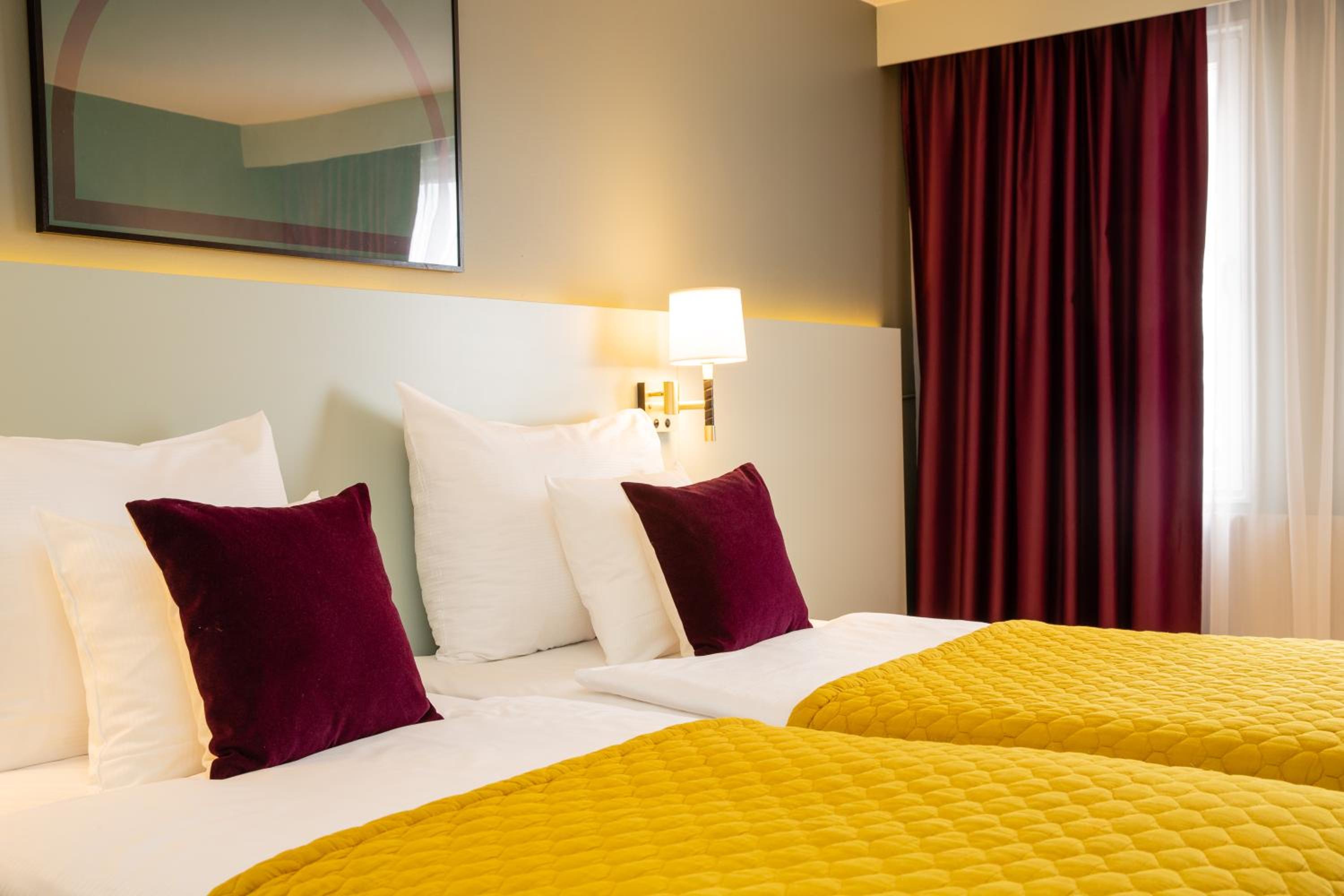 Standard Twin Room - Photo 2