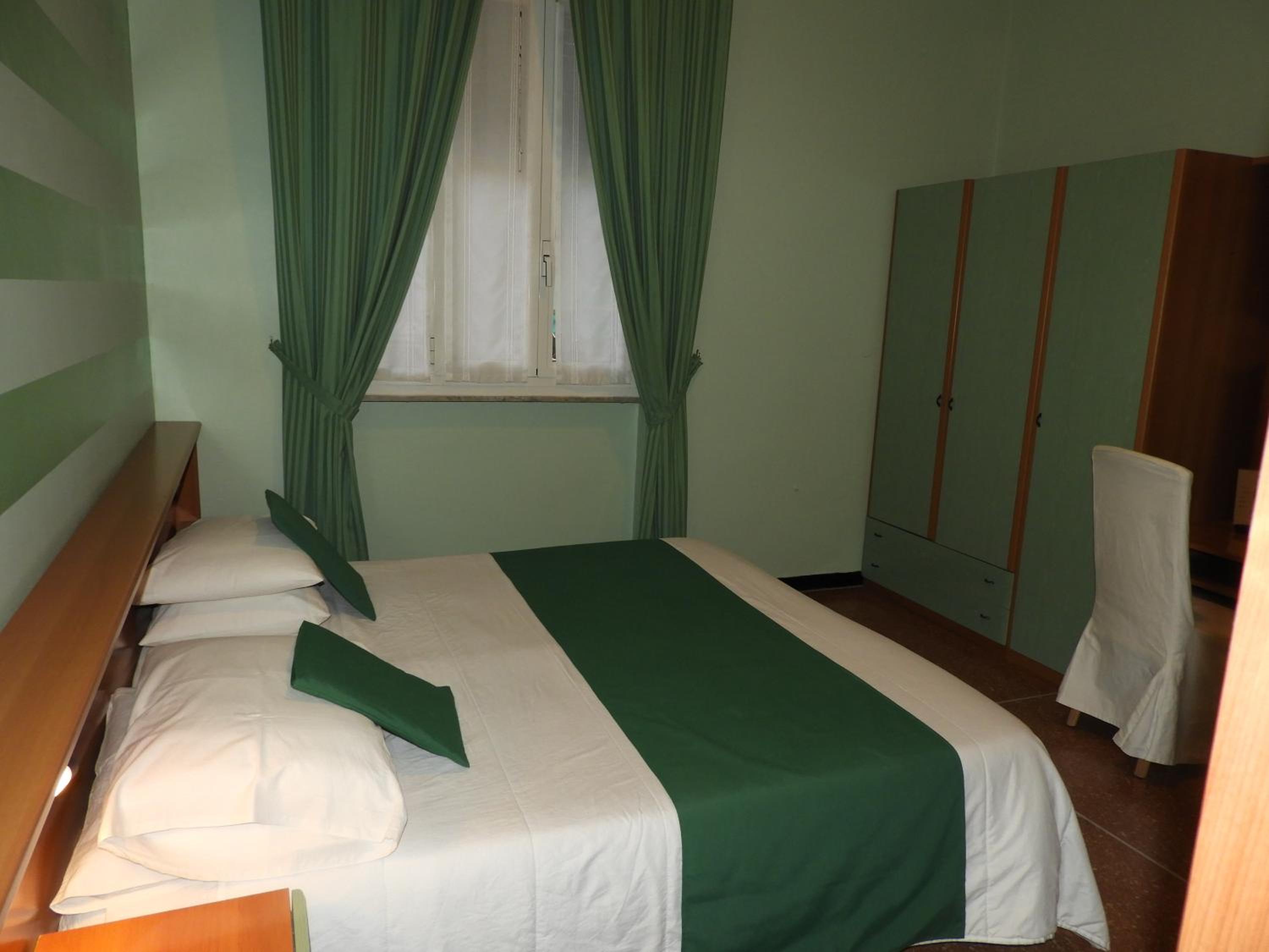 Economy Double Room photo 2