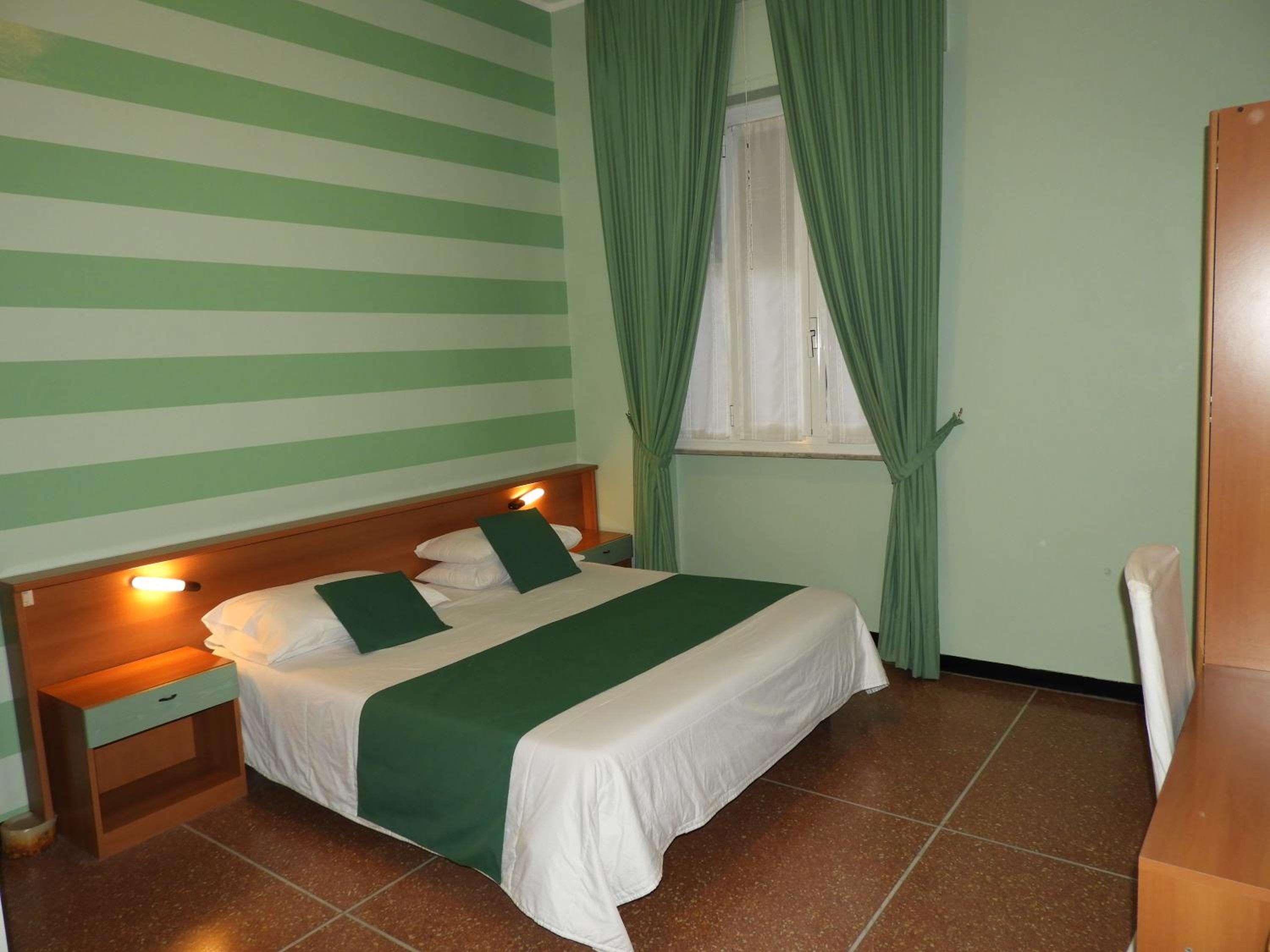 Economy Double Room photo 3