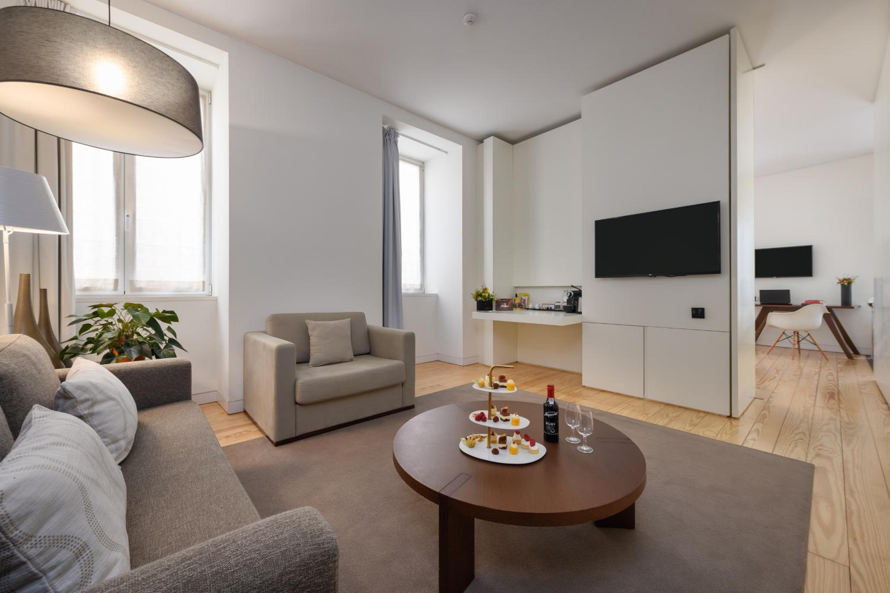 Suite - Photo 4