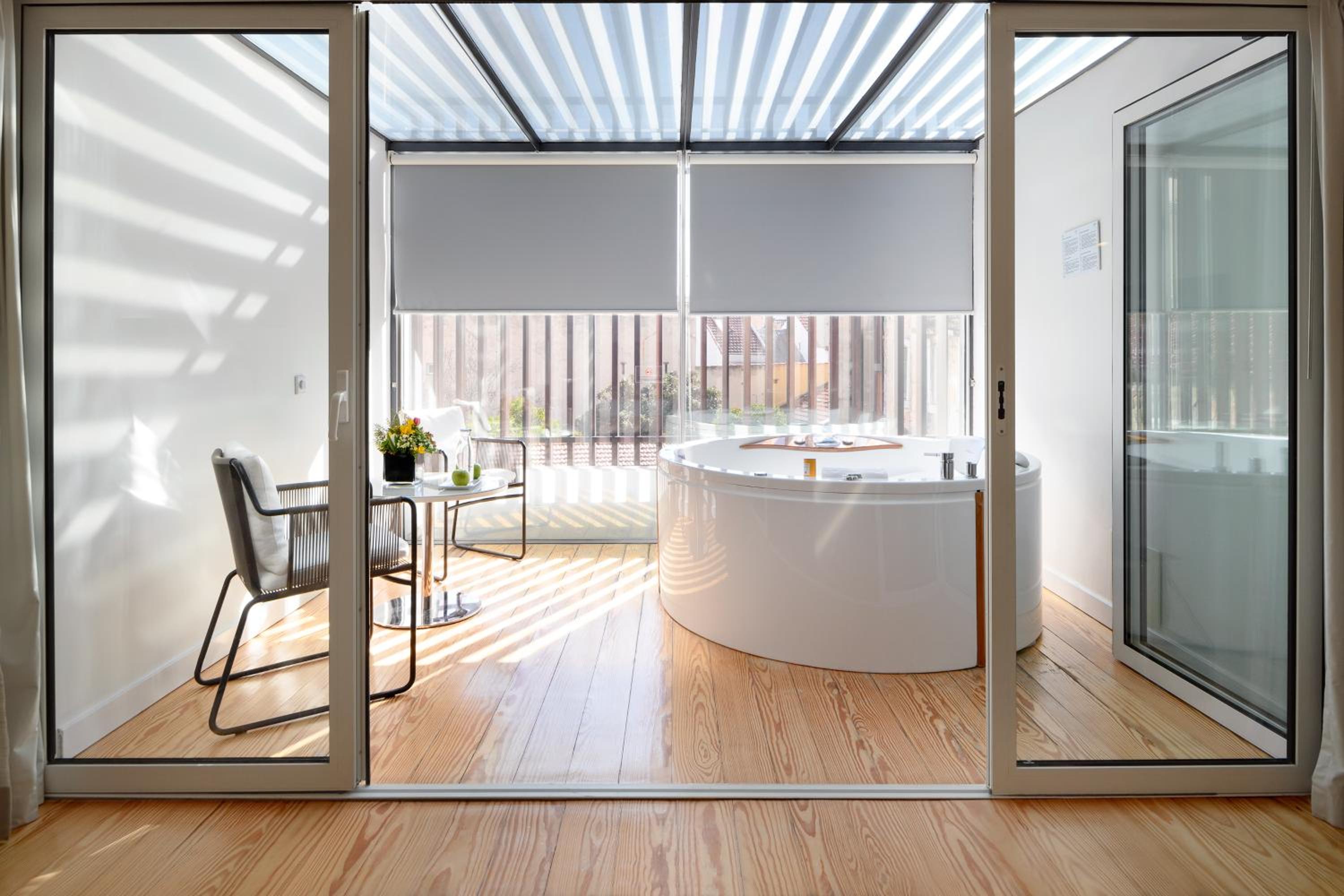 Deluxe Suite with Spa Bath - Photo 10