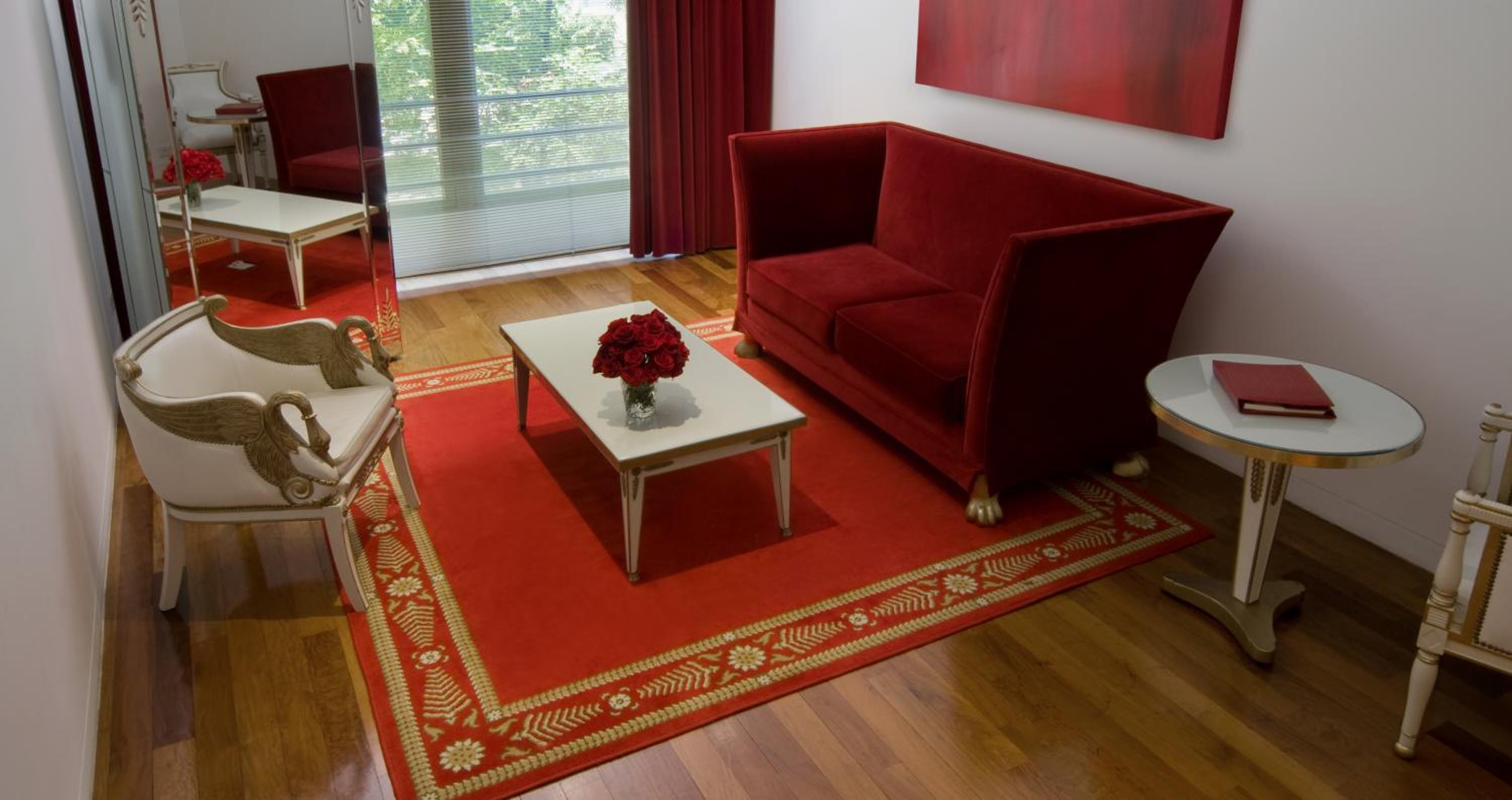 Duplex Suite with One King Bed thumbnail 5
