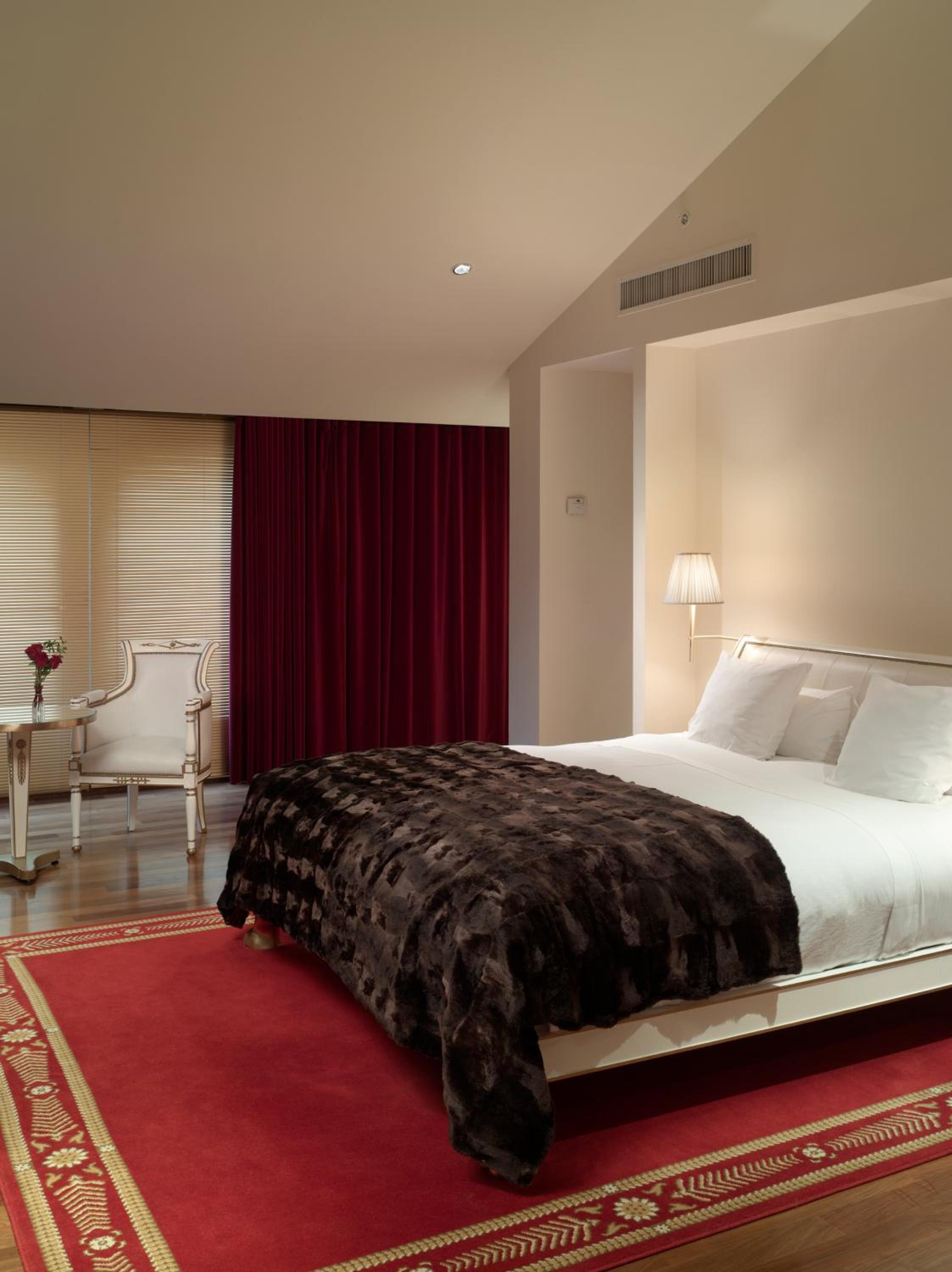 Grand Duplex King Suite thumbnail 5