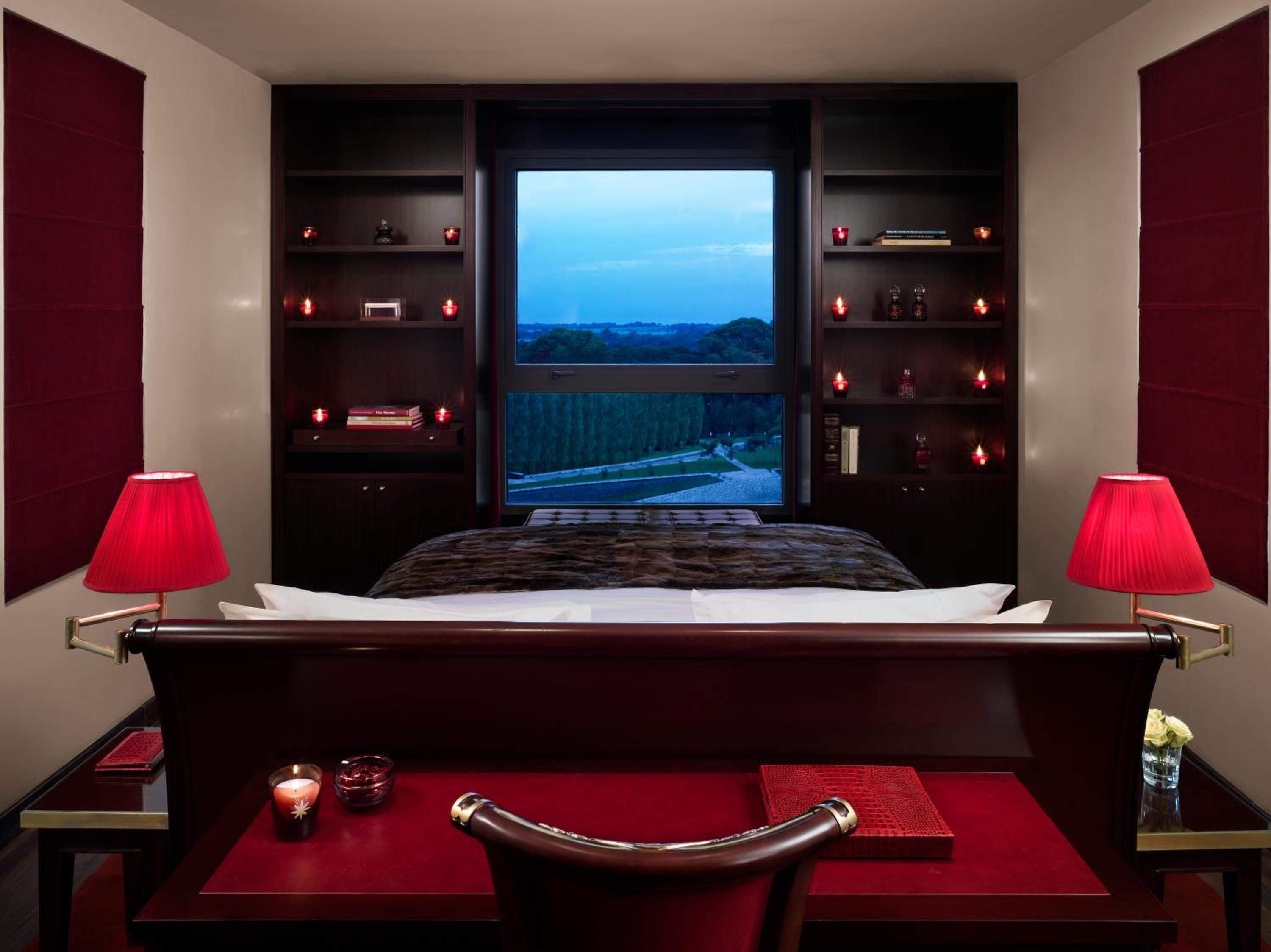Tower King Suite