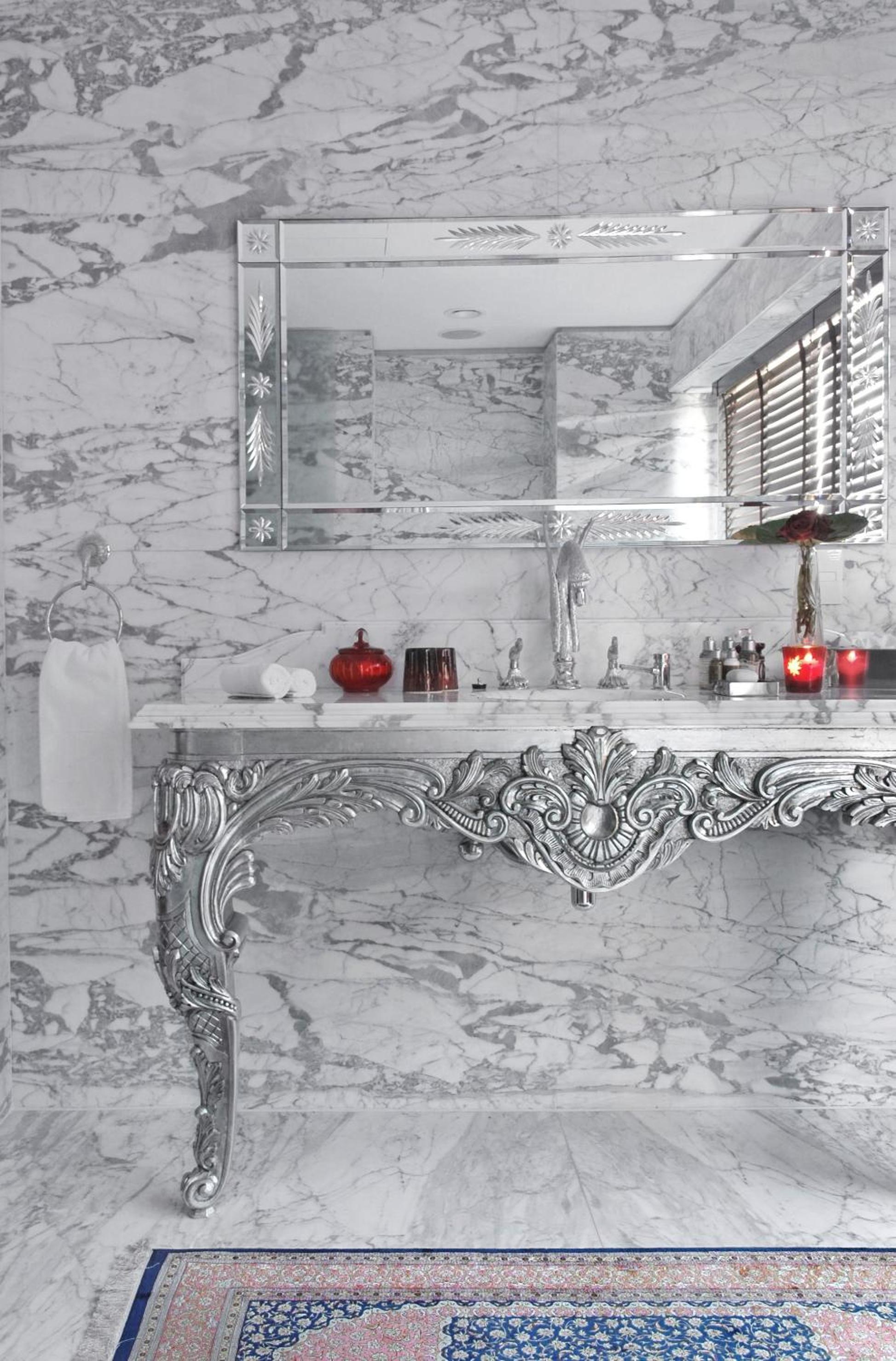 Two-Bedroom Faena Suite with One King Bed and Two Single Beds