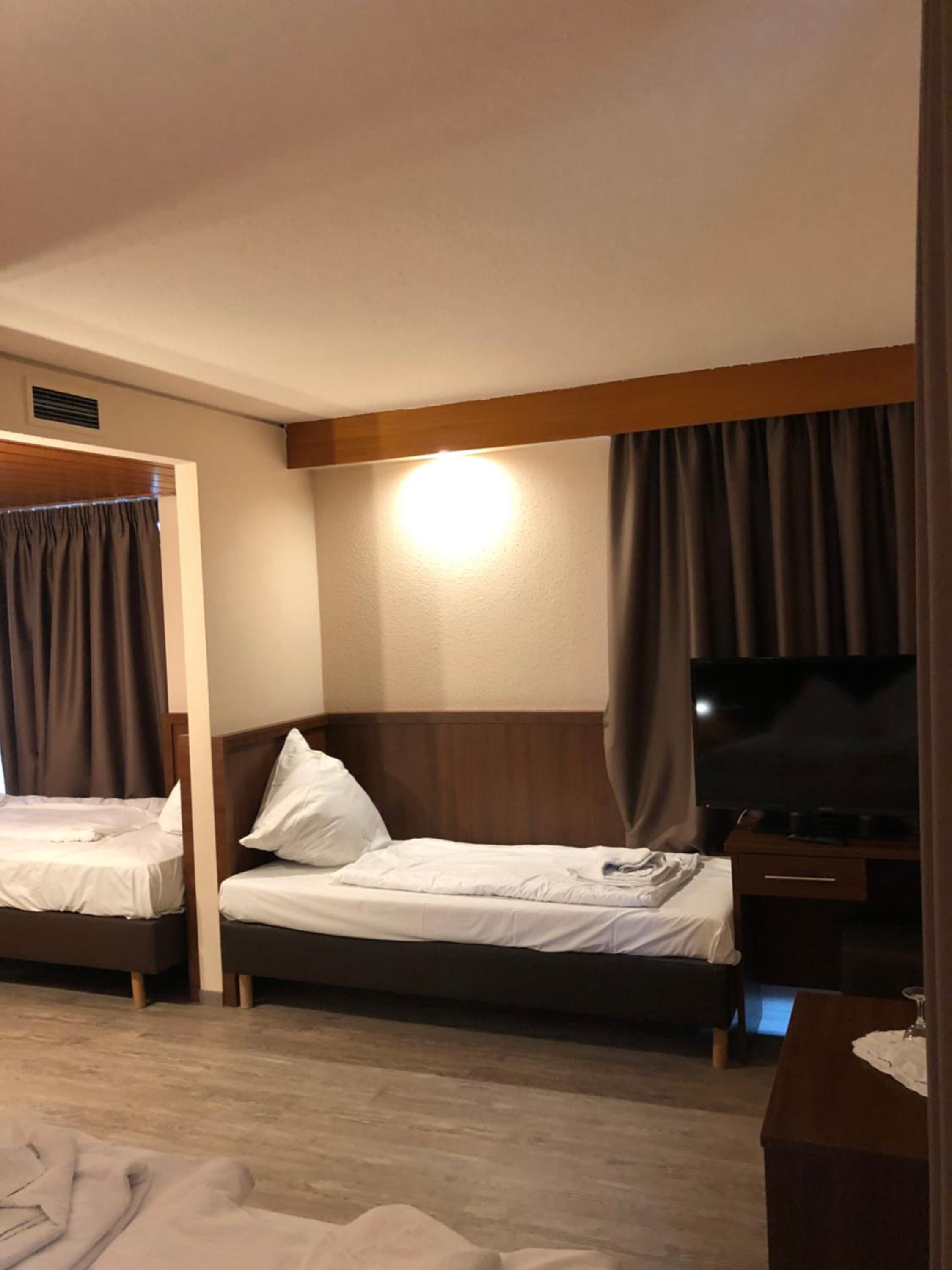 Quadruple Room - Photo 1