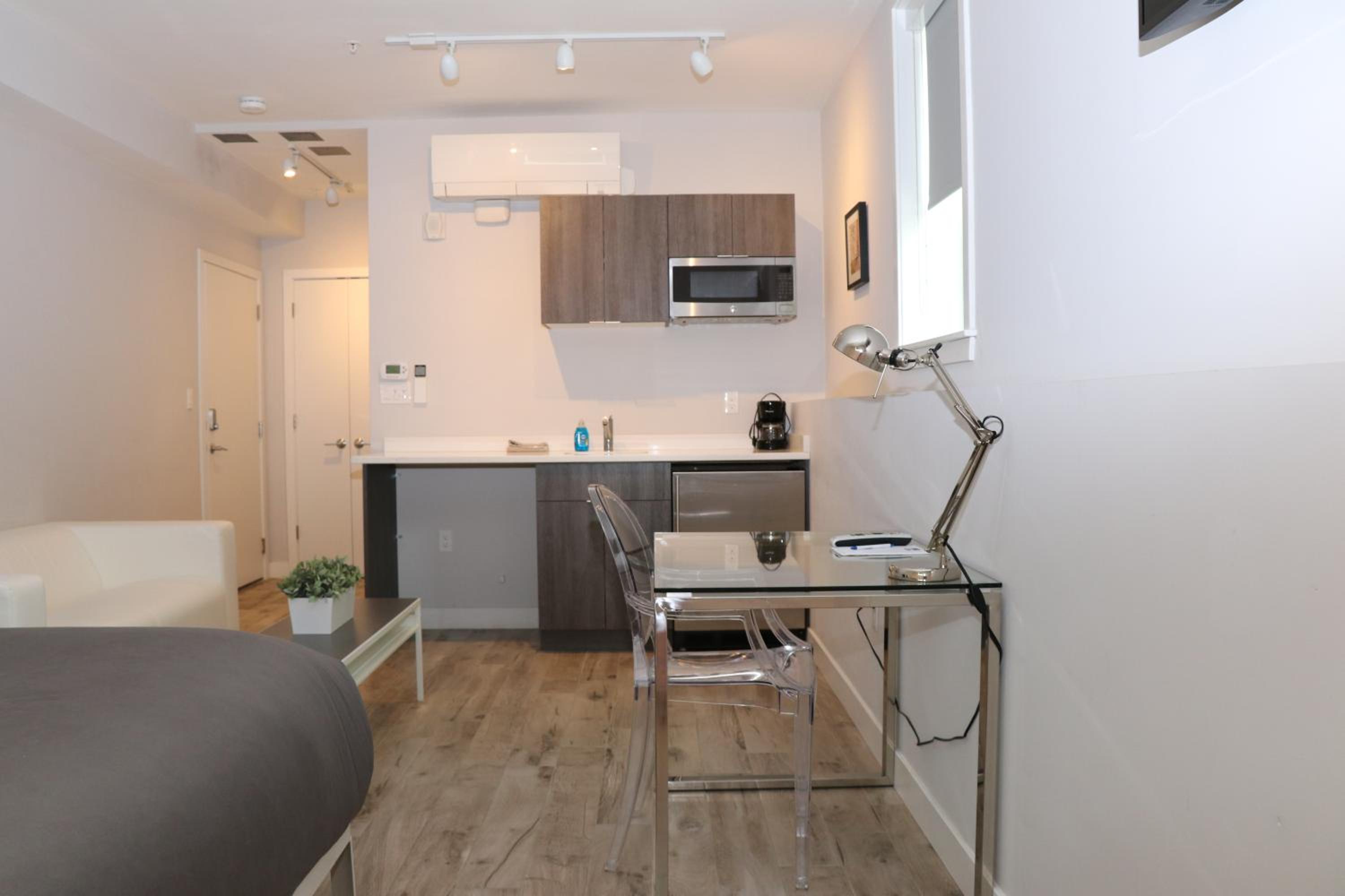 One-Bedroom Apartment - Photo 2