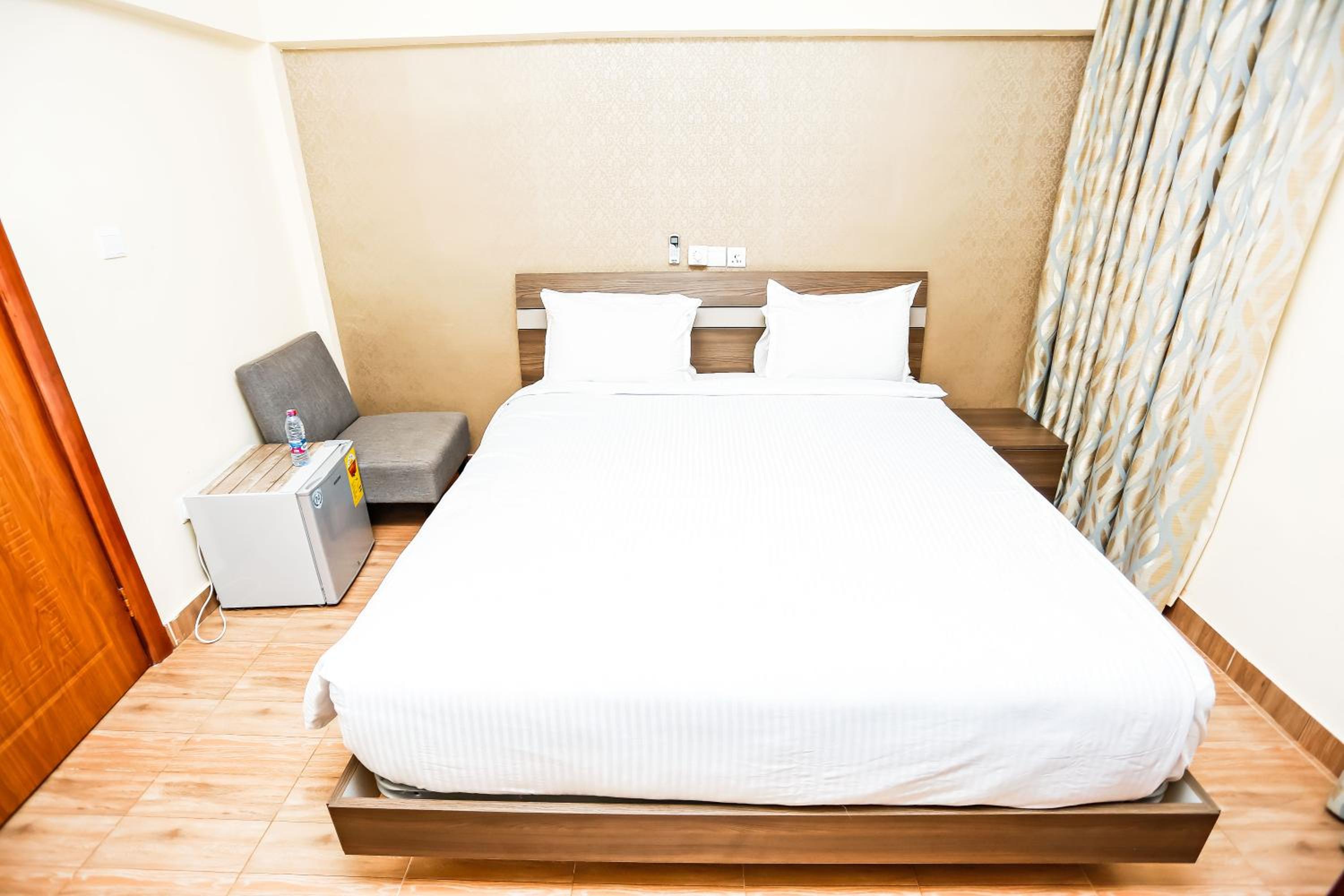 Standard Queen Room