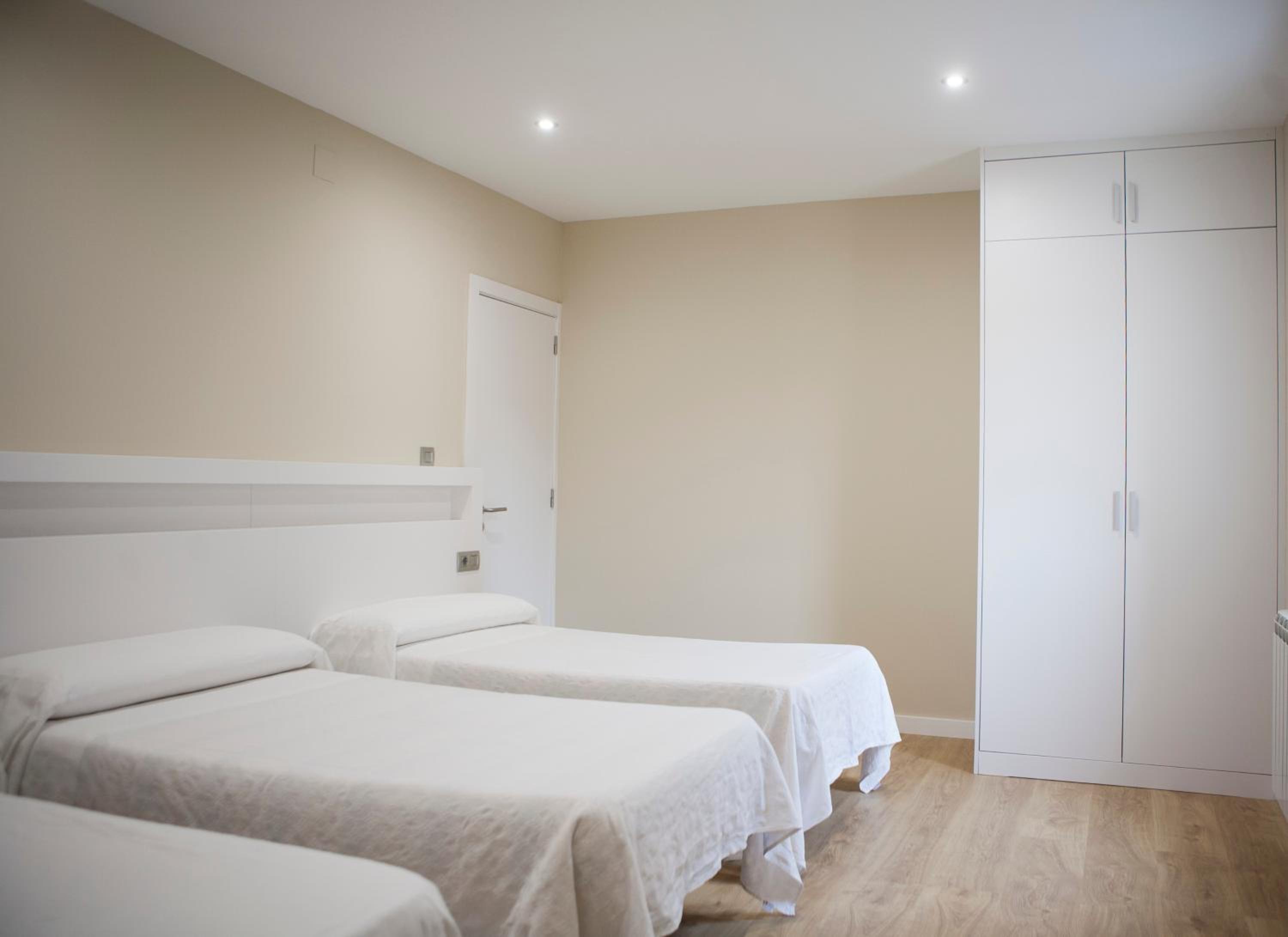 Triple Room with Bathroom - Photo 1