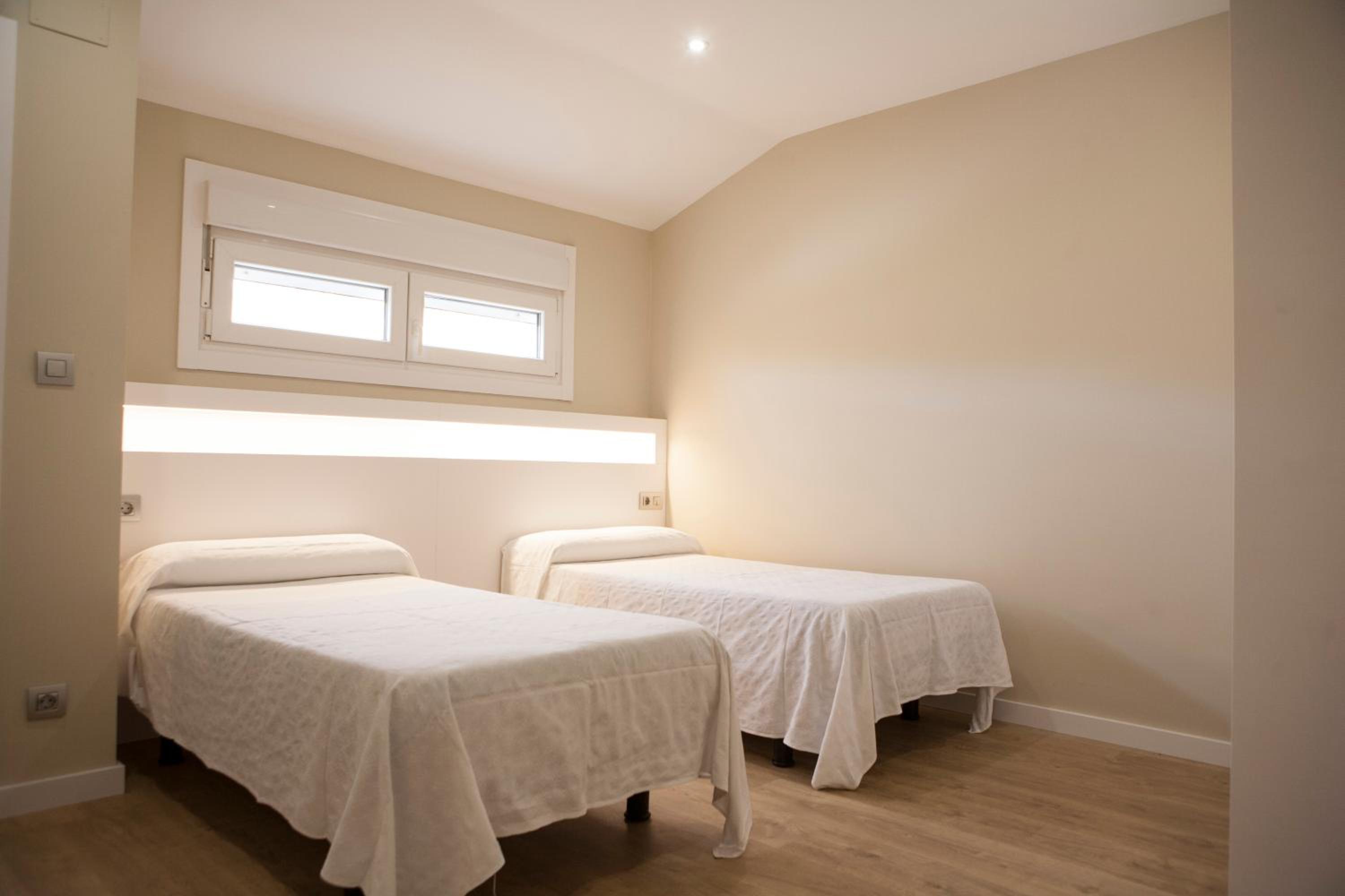 Double Room with Private Bathroom - Photo 1