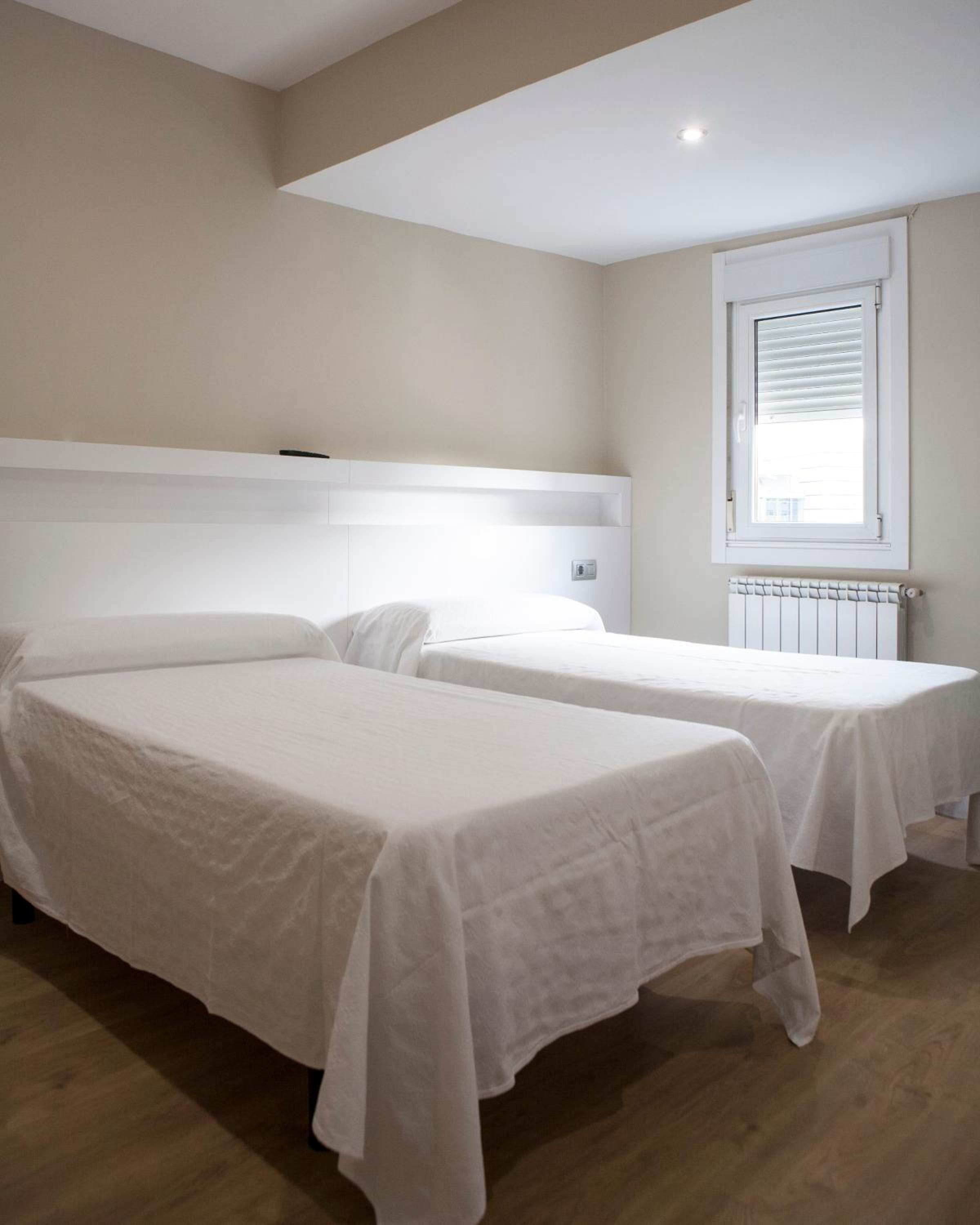 Double Room with Private Bathroom - Photo 5