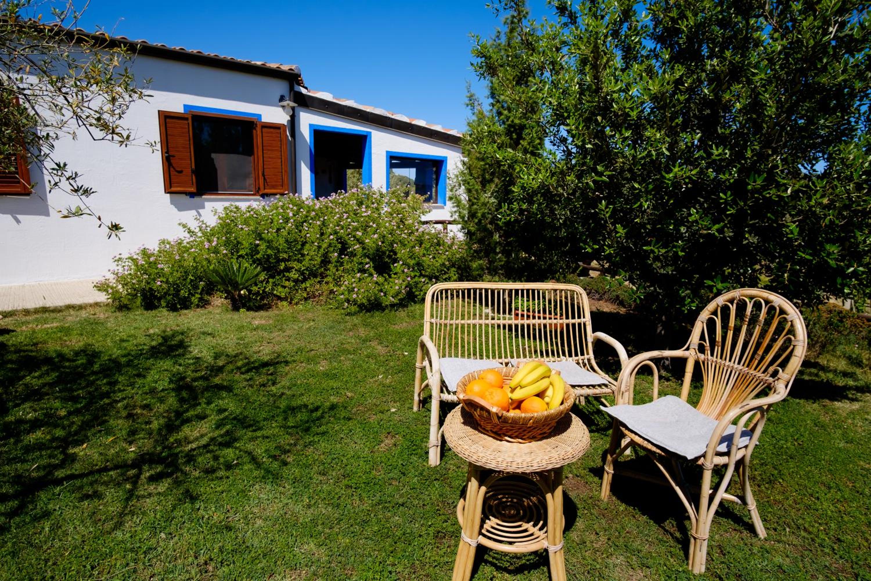 One-Bedroom Apartment with Garden View photo 2