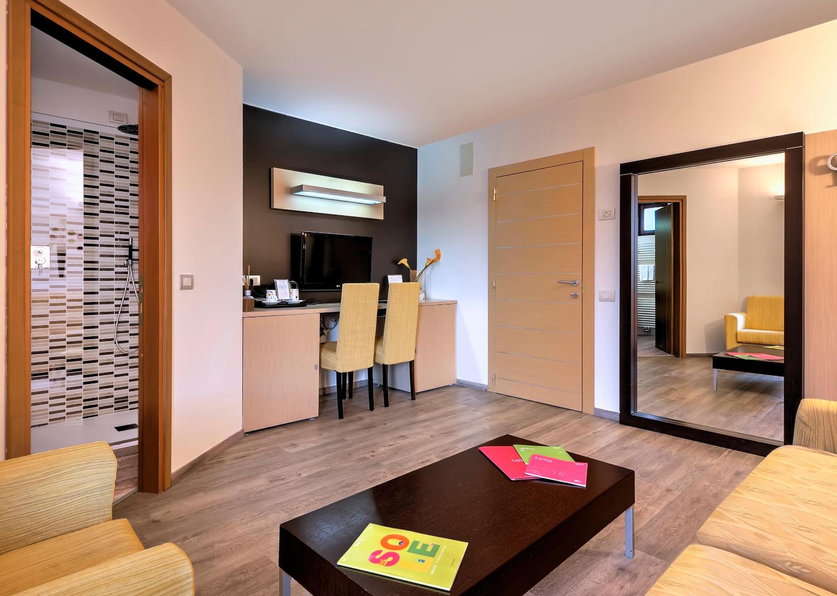 Suite (2 Adults) - Photo 6