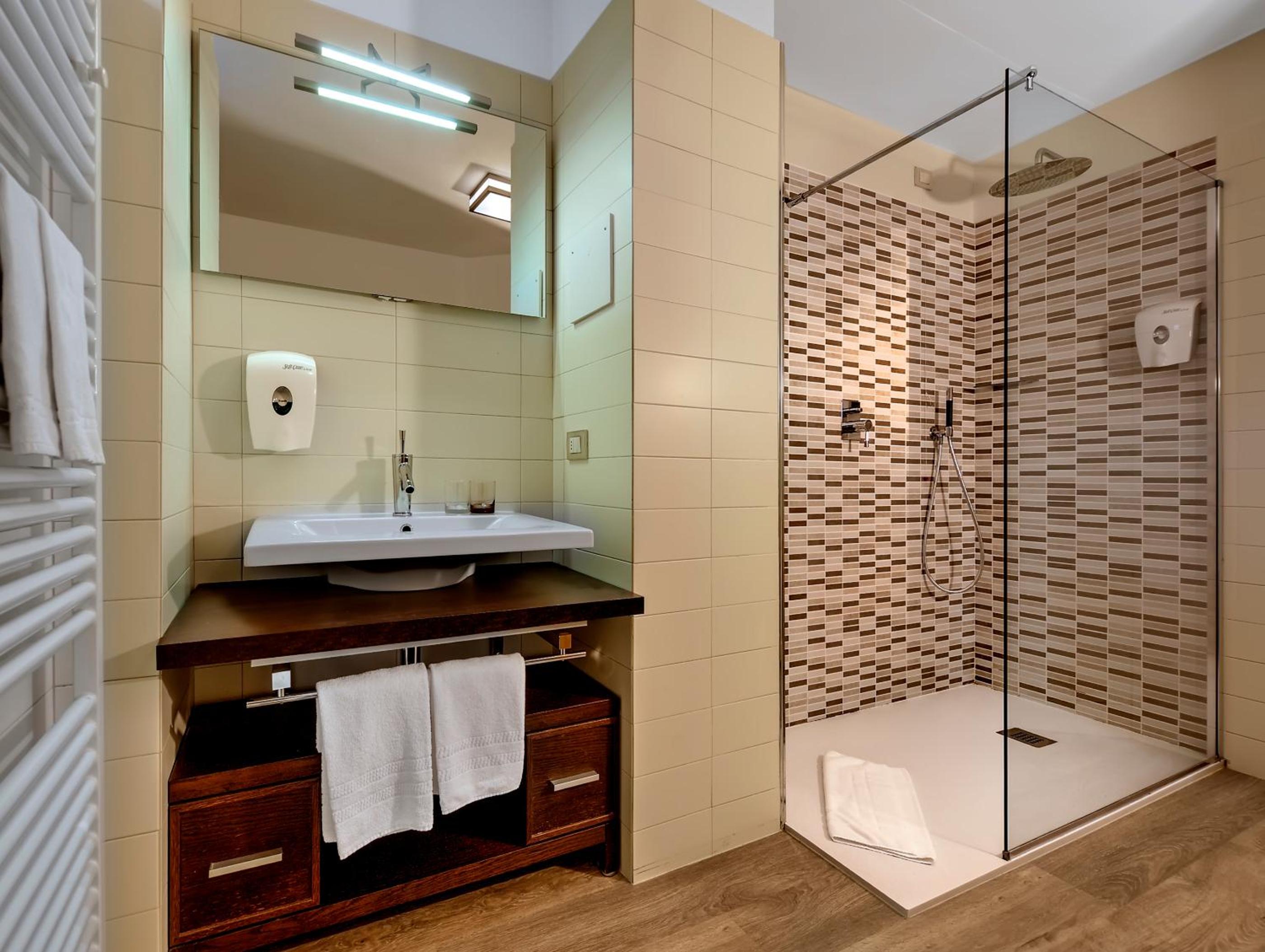 Suite (2 Adults) - Photo 3
