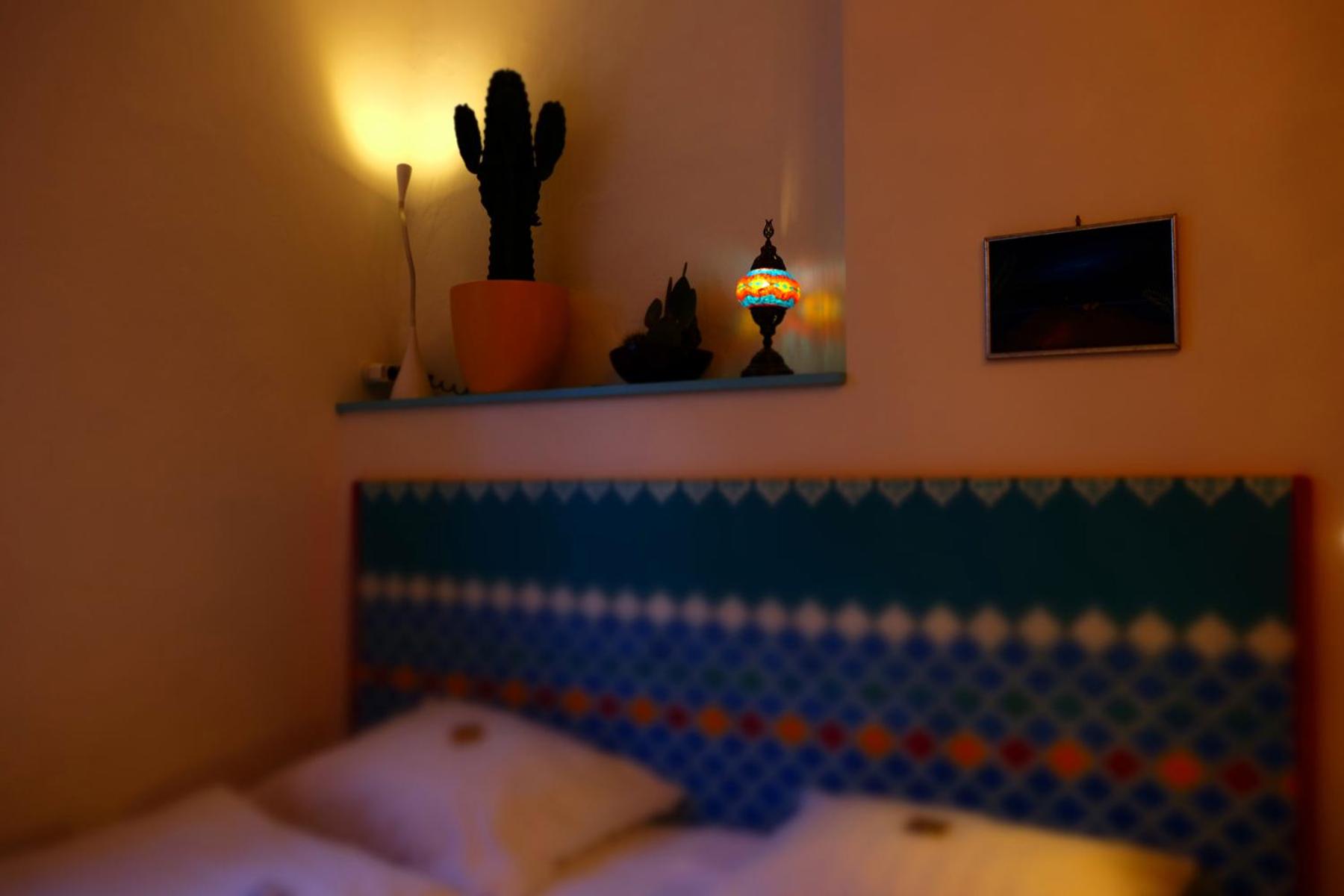 Basic Single Room - Photo 6