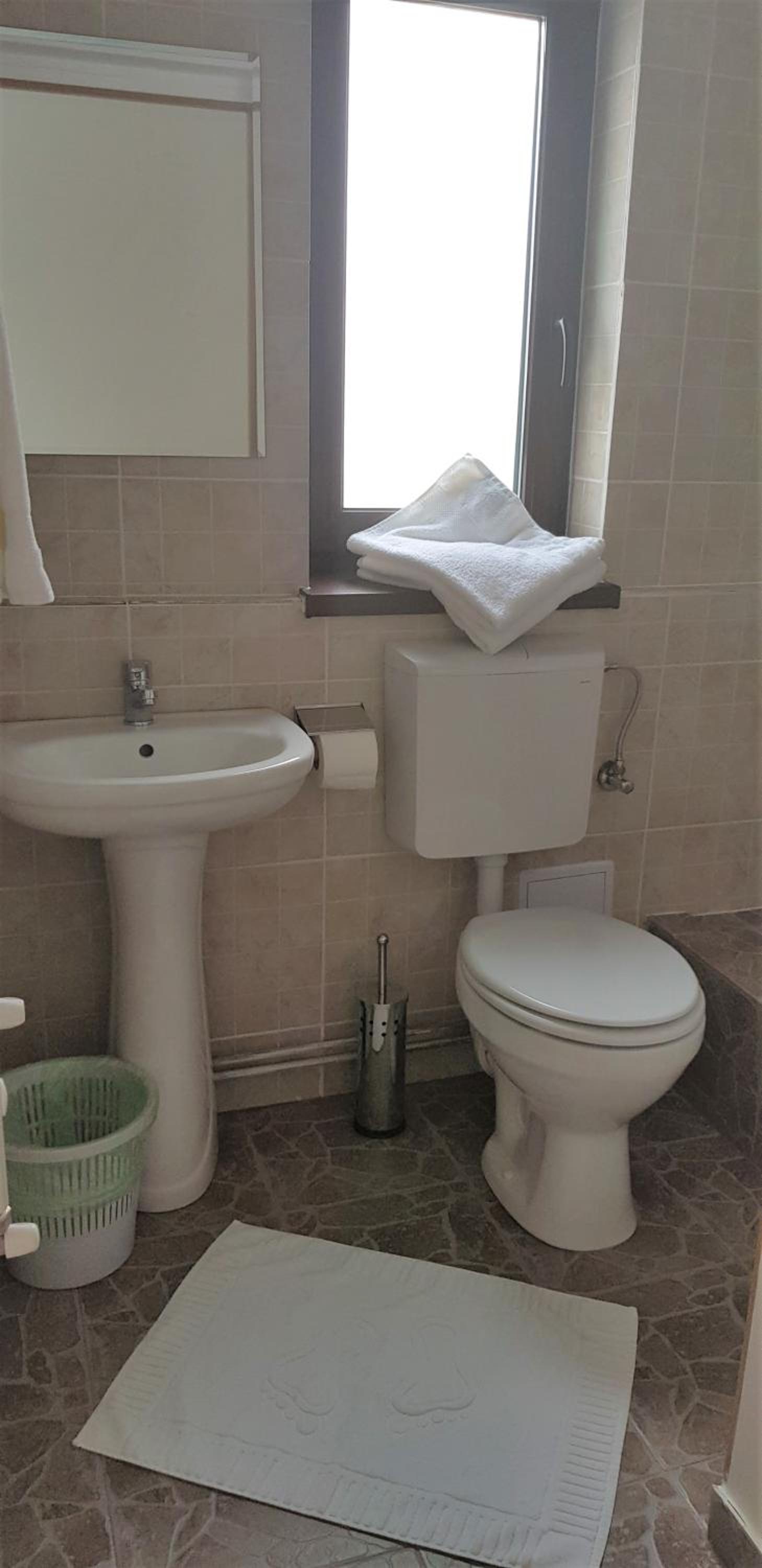 Double or Twin Room with Private Bathroom - Photo 6