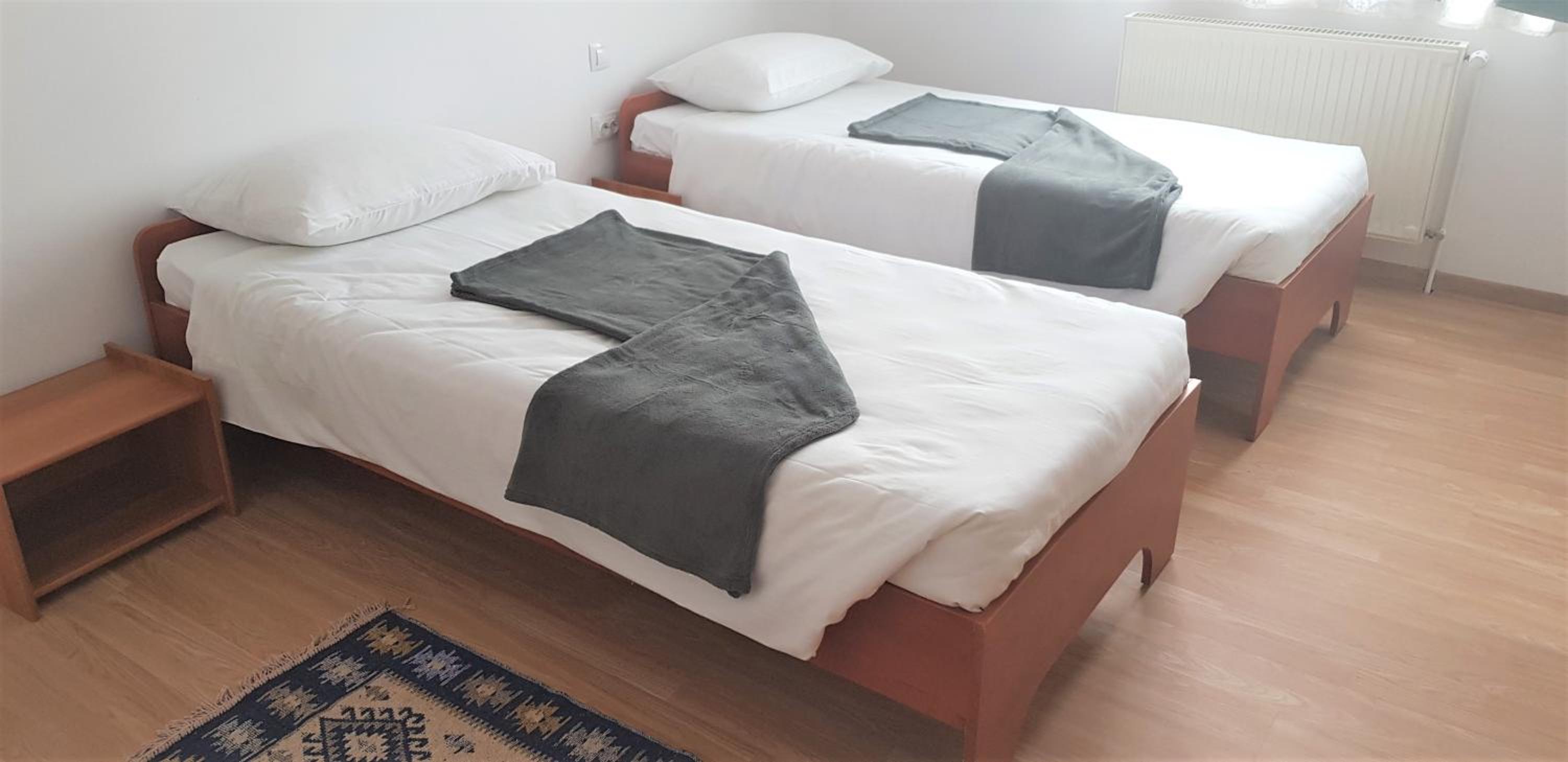 Double or Twin Room with Private Bathroom - Photo 2