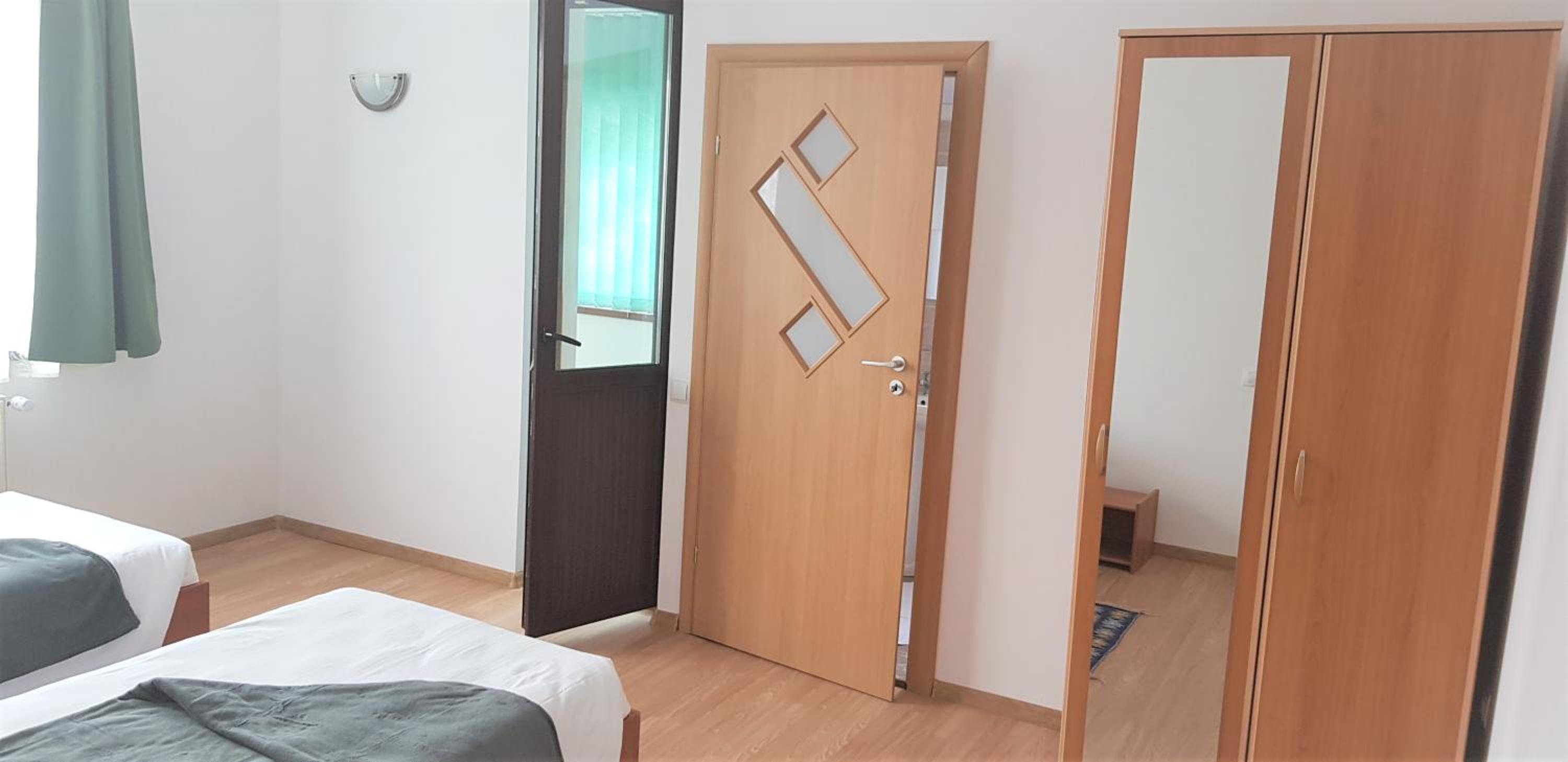 Double or Twin Room with Private Bathroom - Photo 7