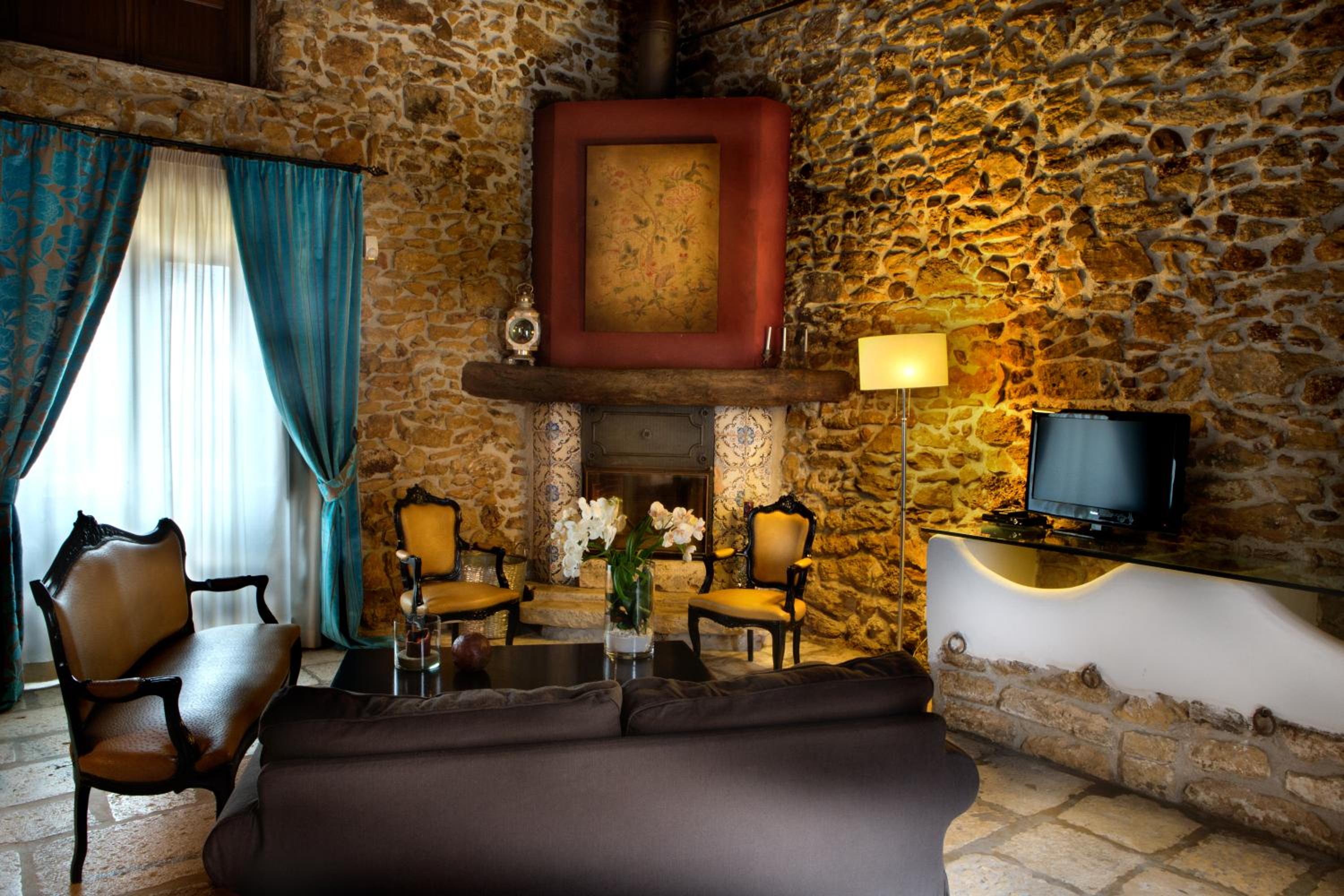 Deluxe King Suite photo 1
