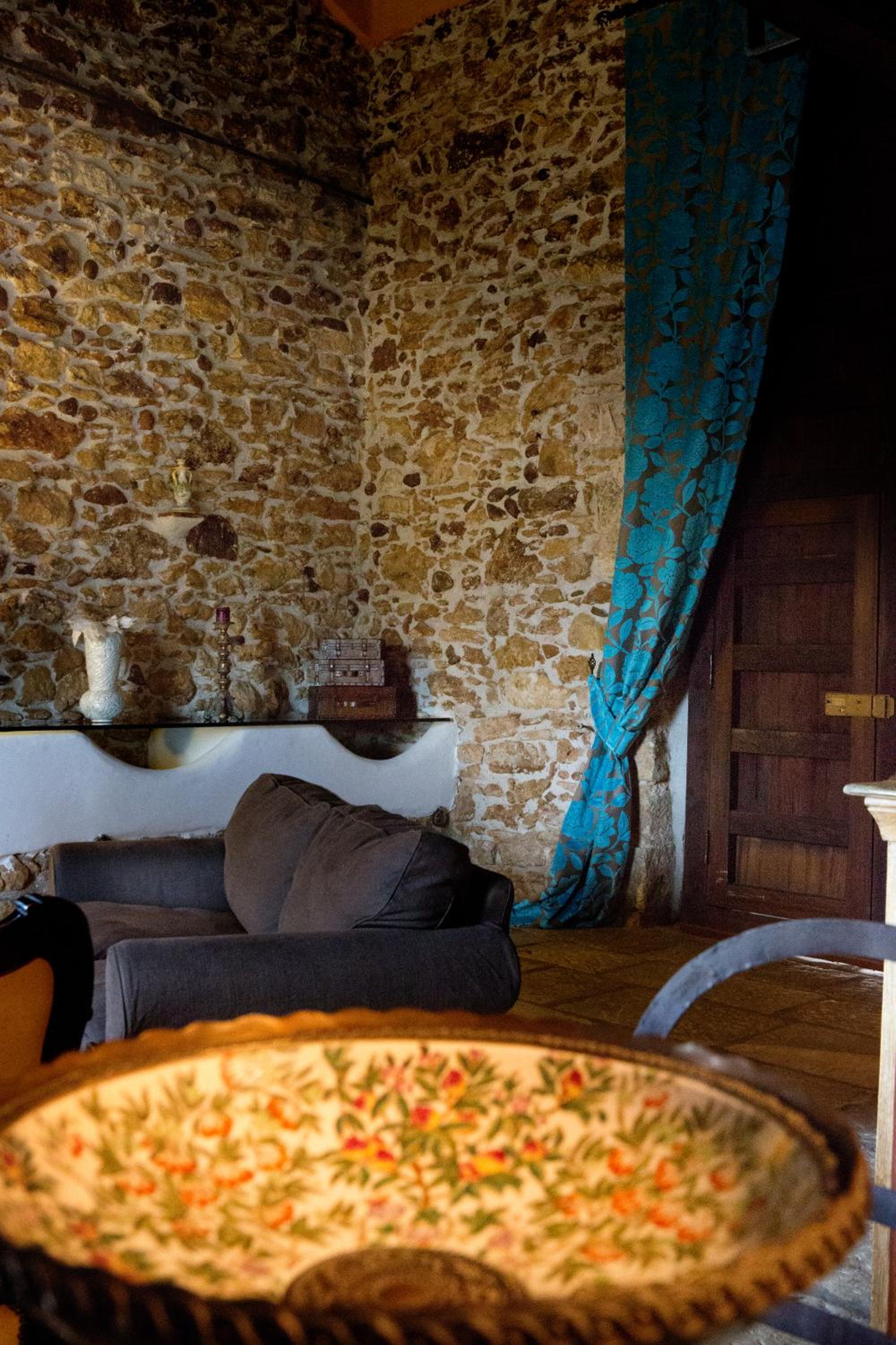 Deluxe King Suite photo 3