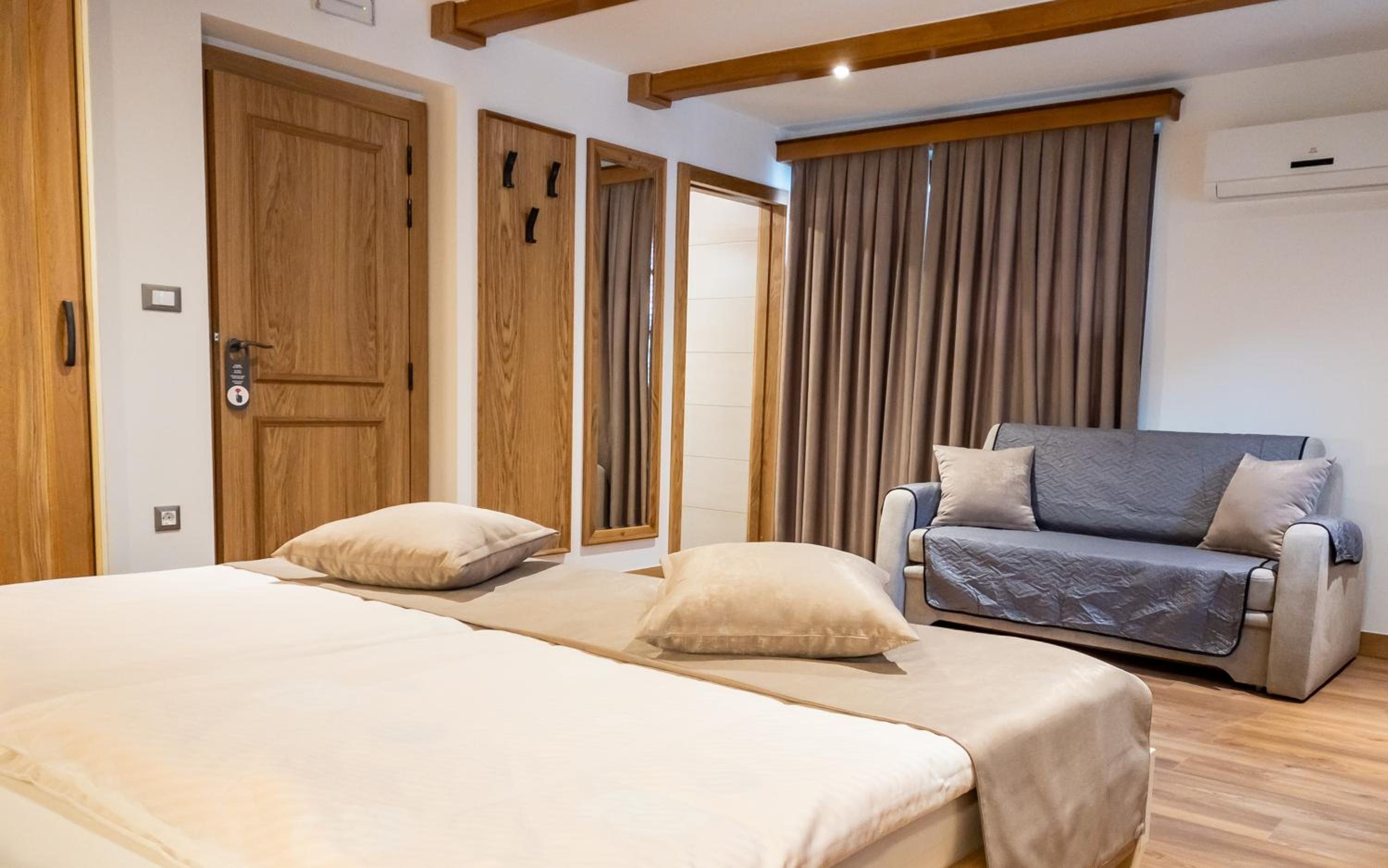 King Room with Balcony photo 3