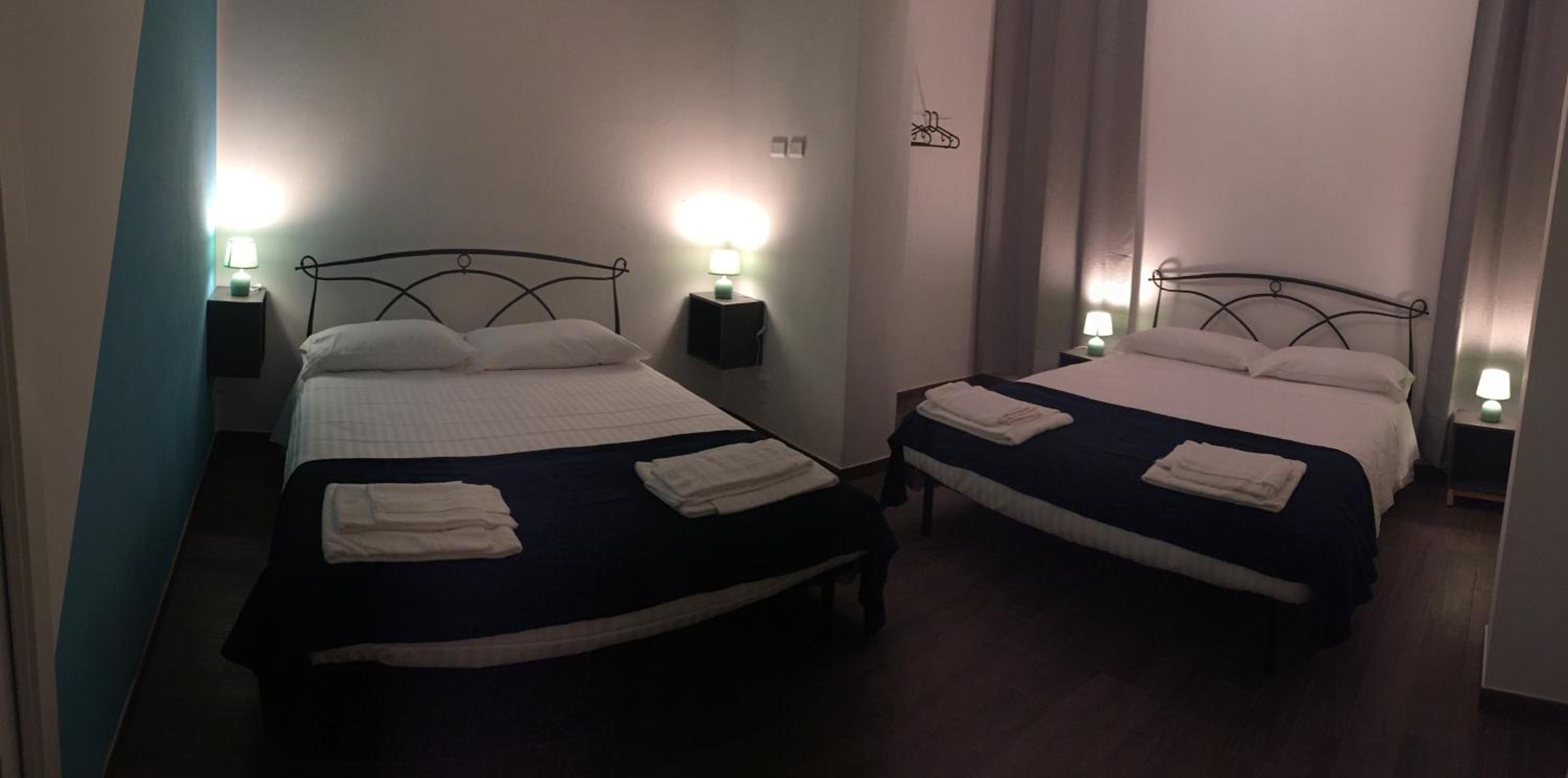 Quadruple Room with Private Bathroom - Photo 6