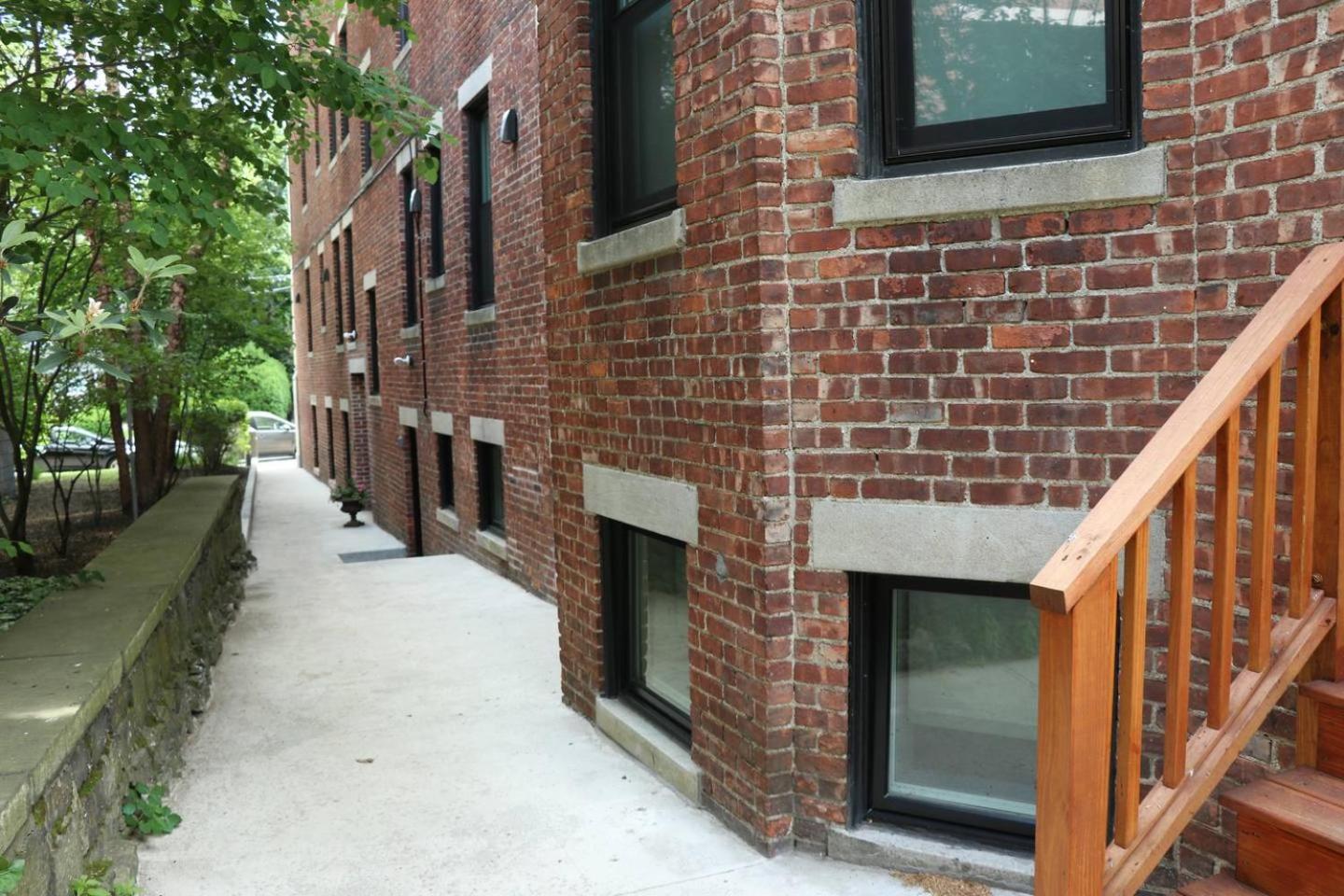 One-Bedroom Apartment - Photo 21