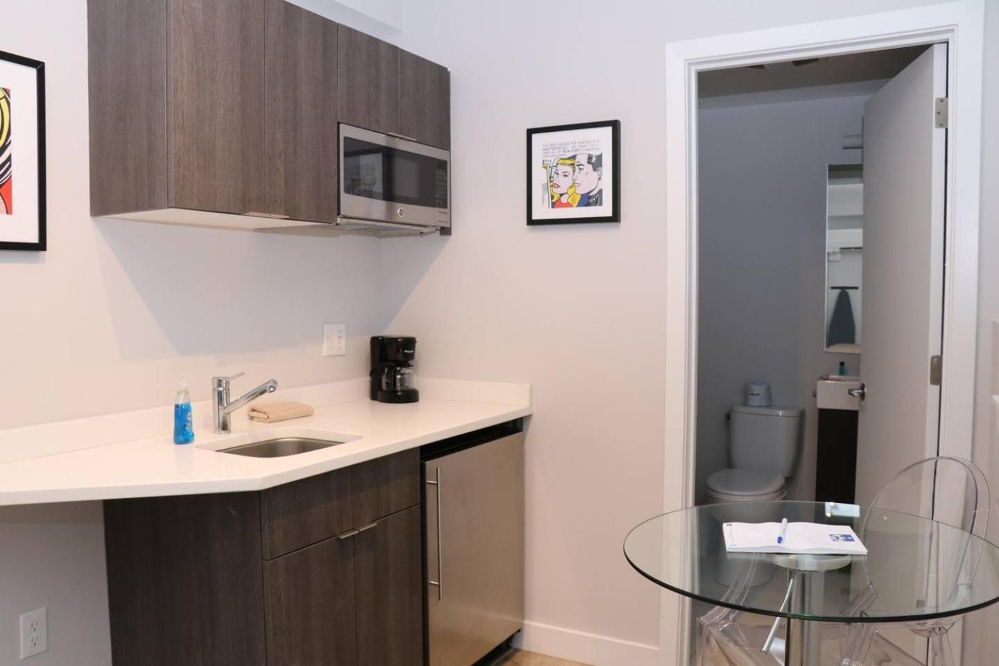 One-Bedroom Apartment - Photo 8
