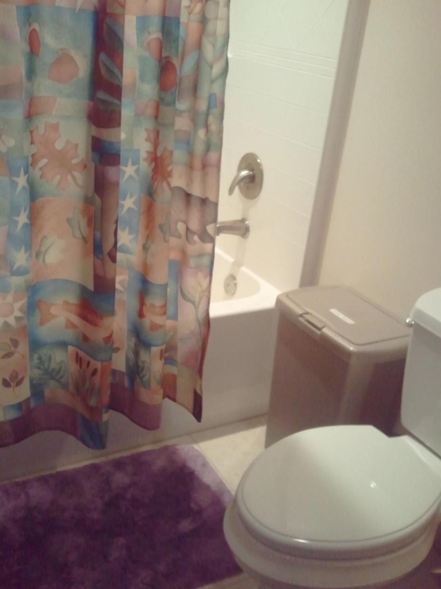 Twin Room with Bathroom - Non-Smoking photo 3