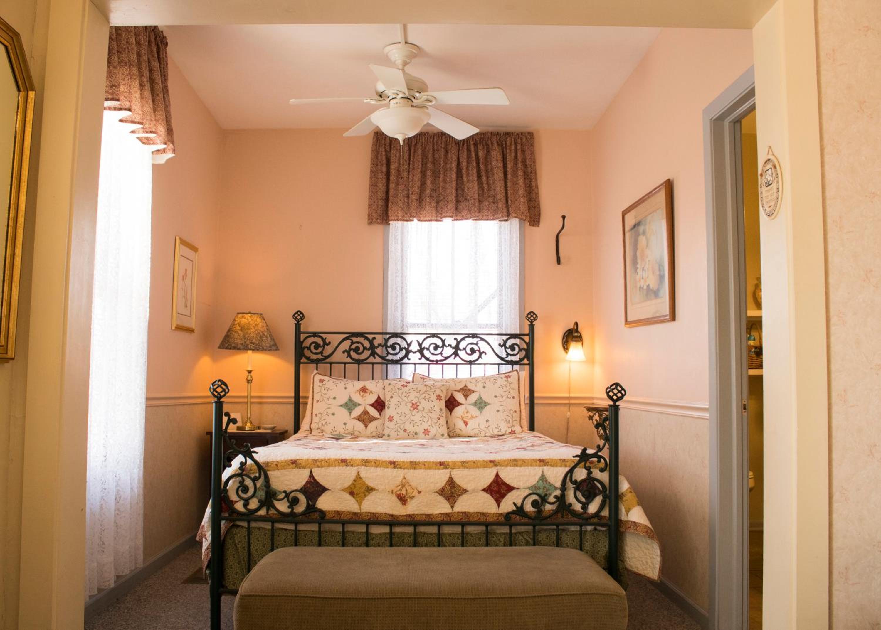 Queen Suite photo 1