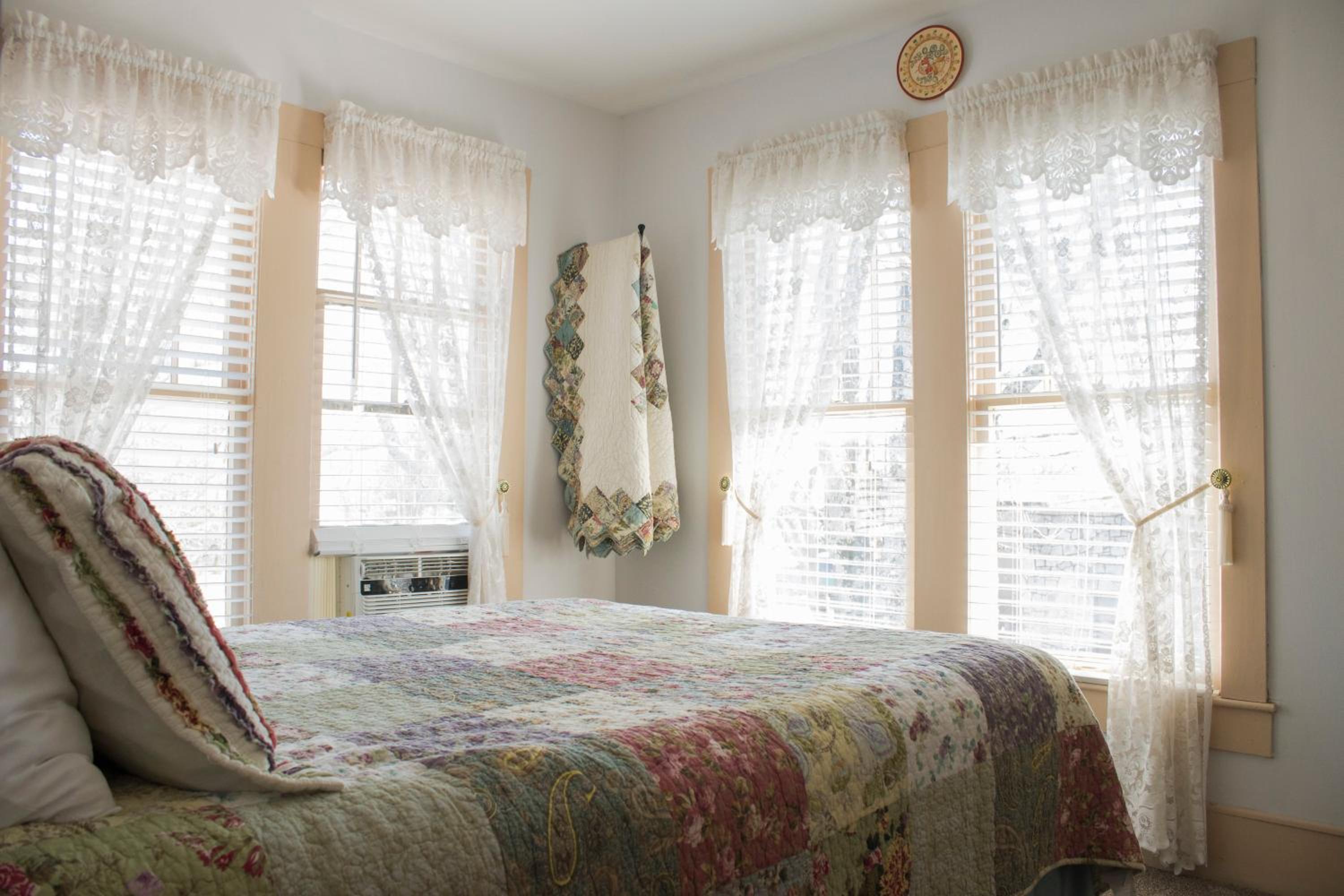 Deluxe Queen Suite photo 1