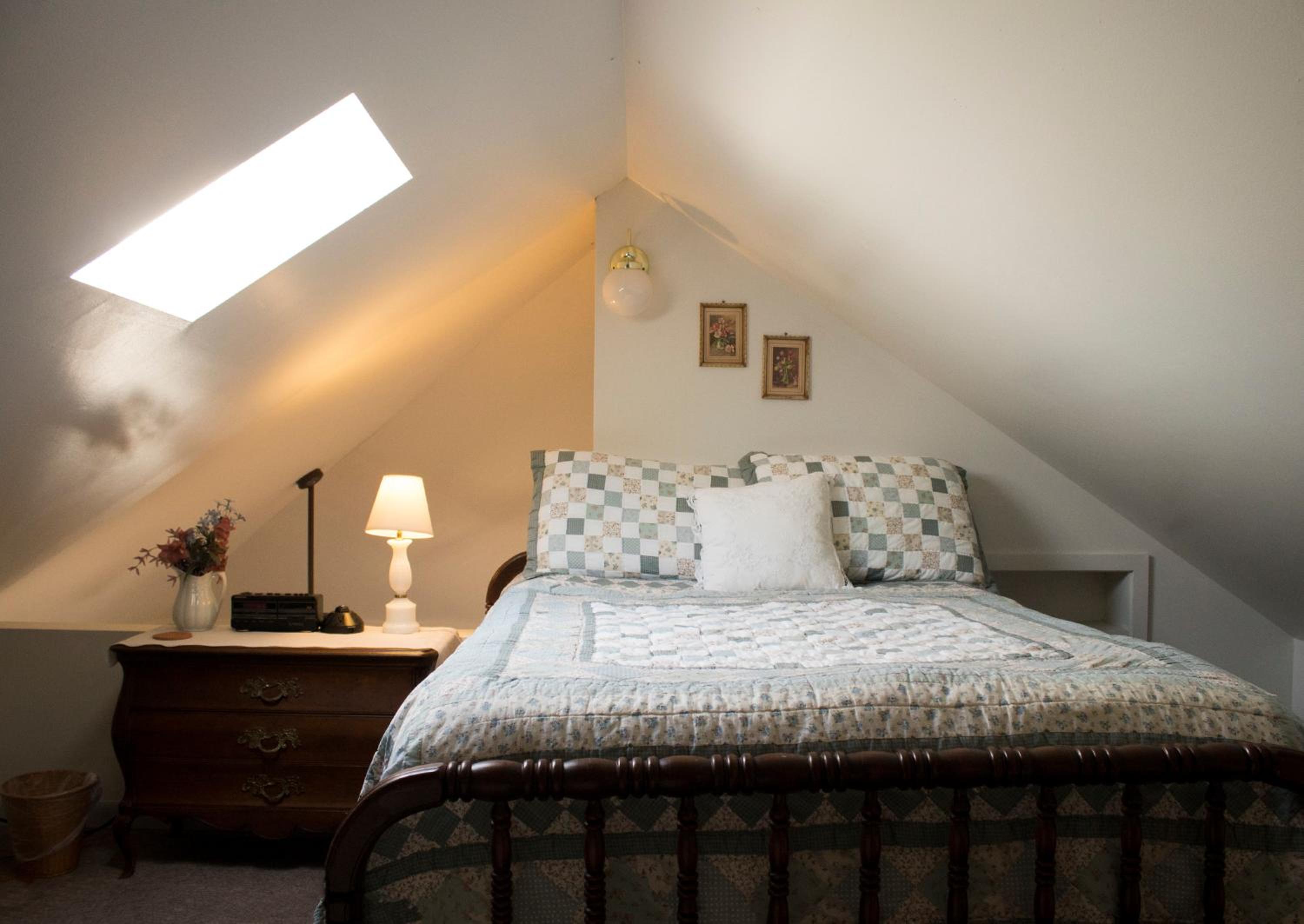 Deluxe King Suite photo 1