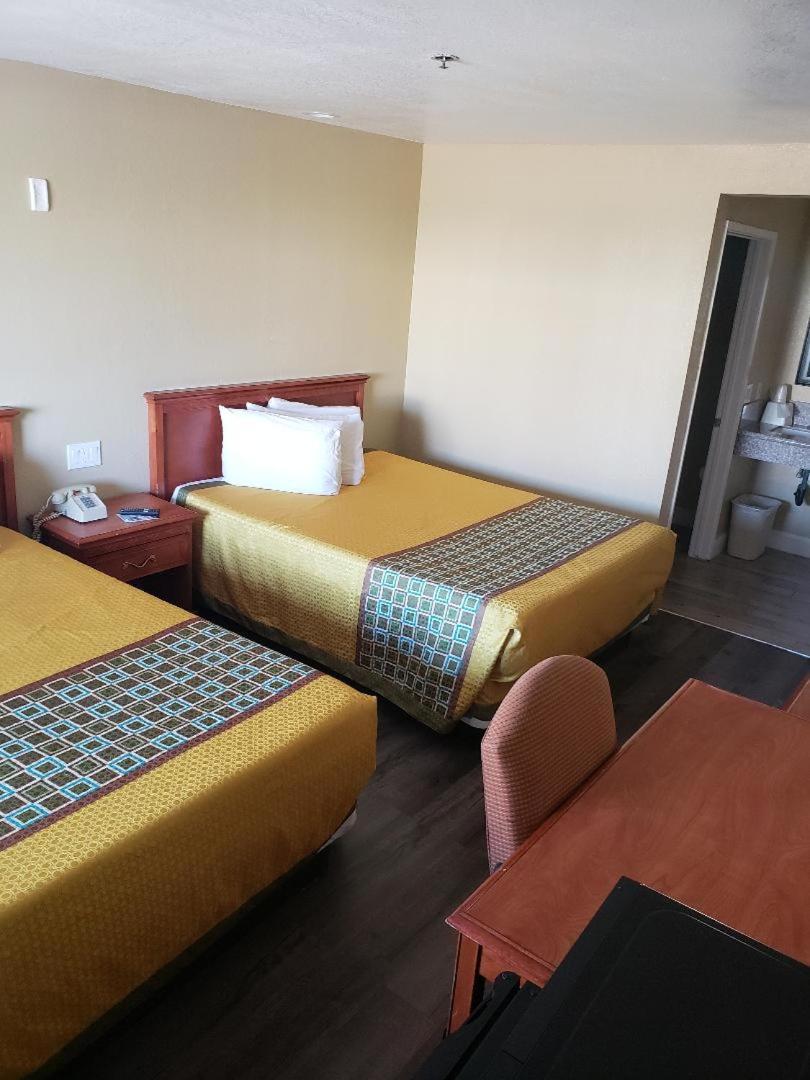 Double Room - Non-Smoking  - Photo 4