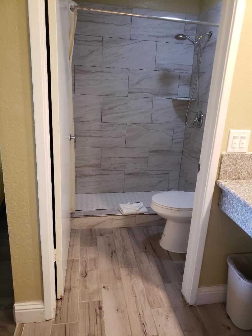 Double Room - Non-Smoking  - Photo 2