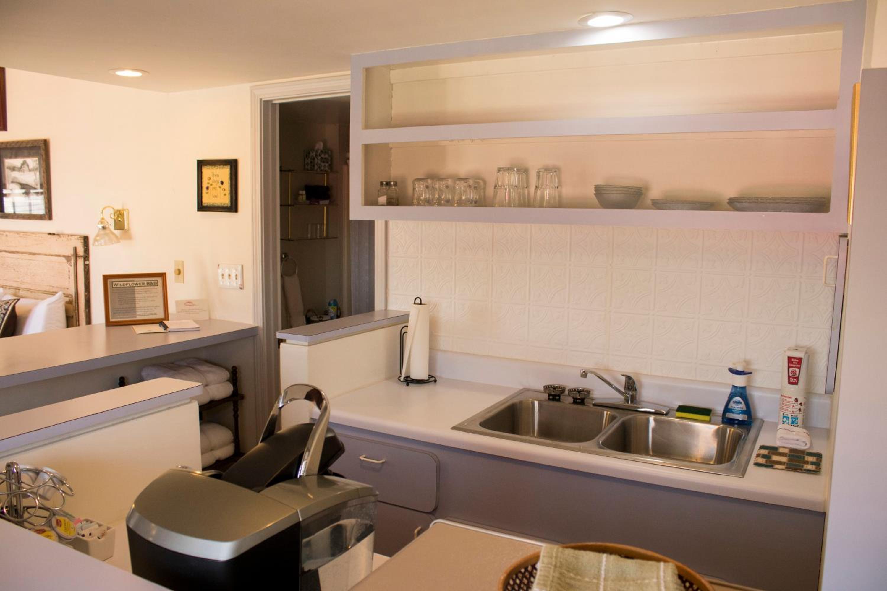 Deluxe King Suite photo 2