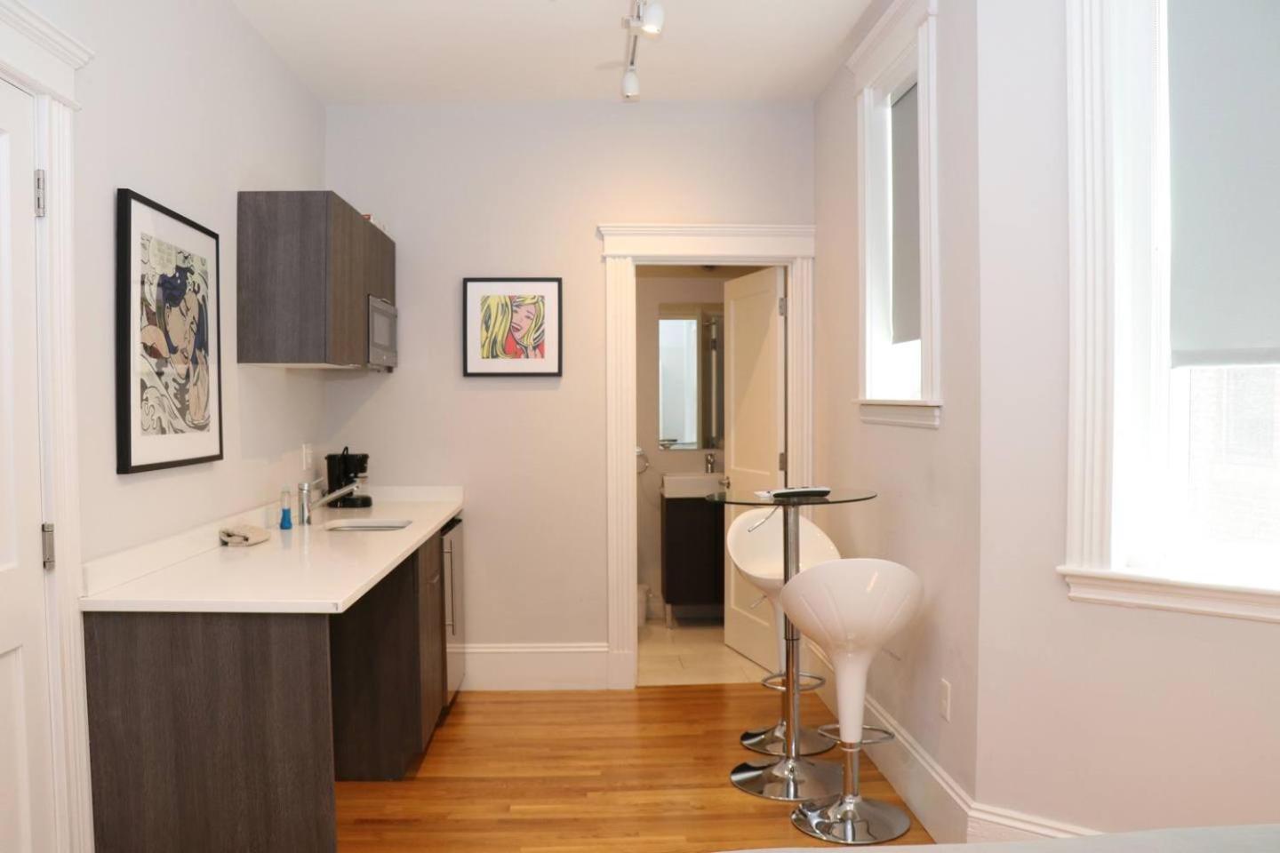 One-Bedroom Apartment - Photo 14