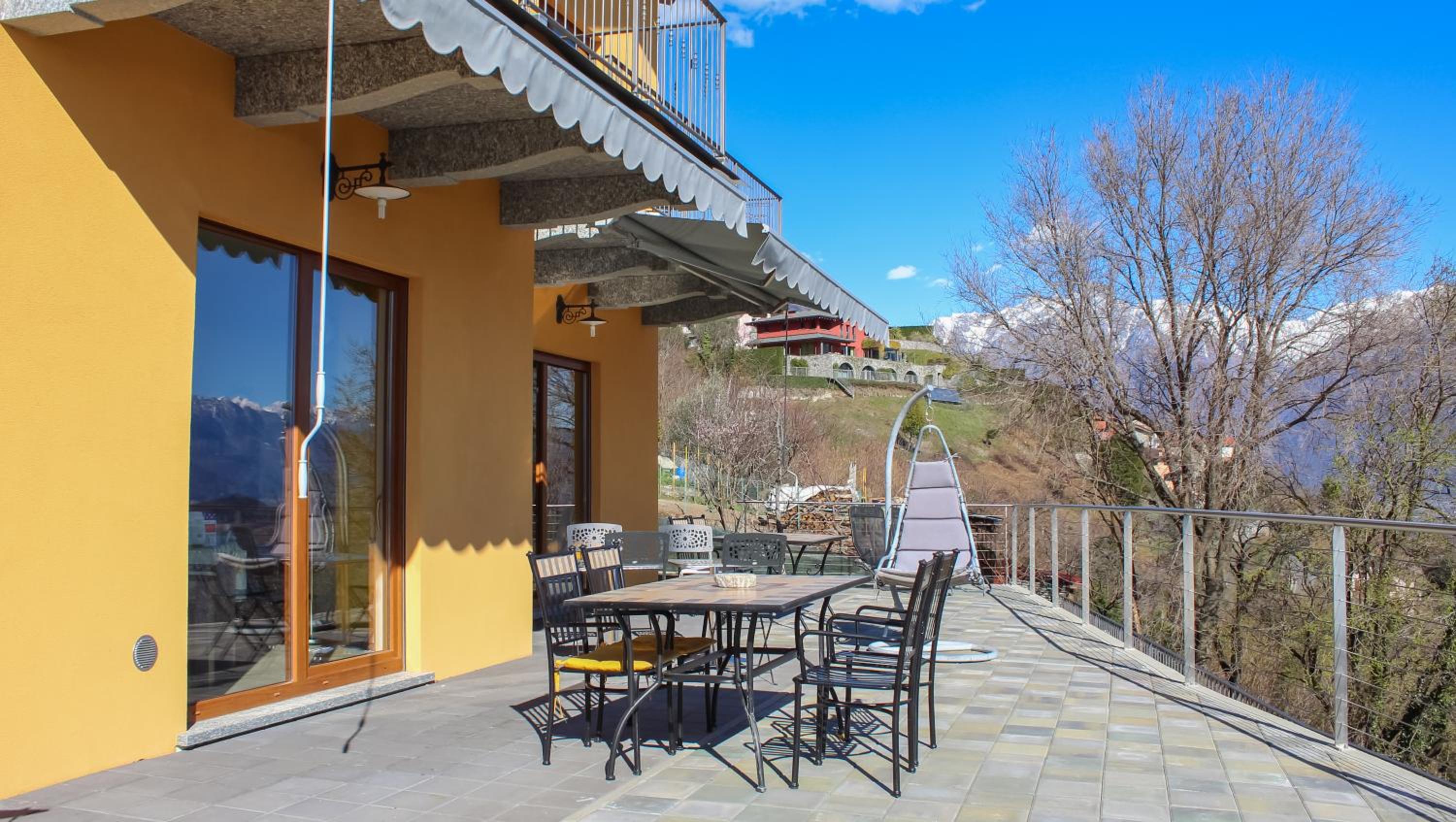Apartment with View and Balcony - Photo 10