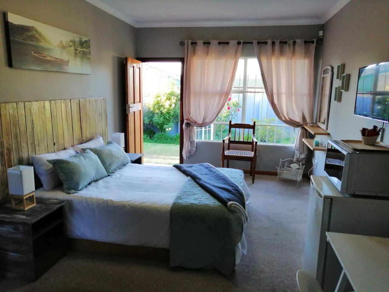 Deluxe Double Room with Shower photo 2